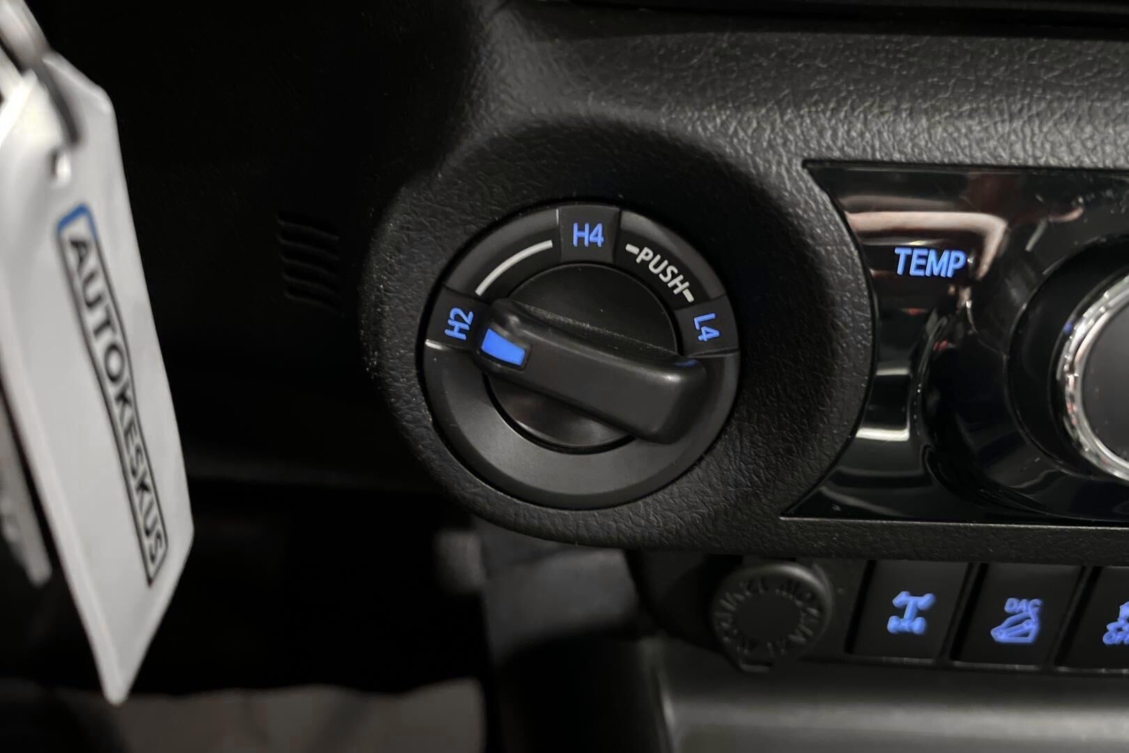 Toyota Hilux iso kuva 16
