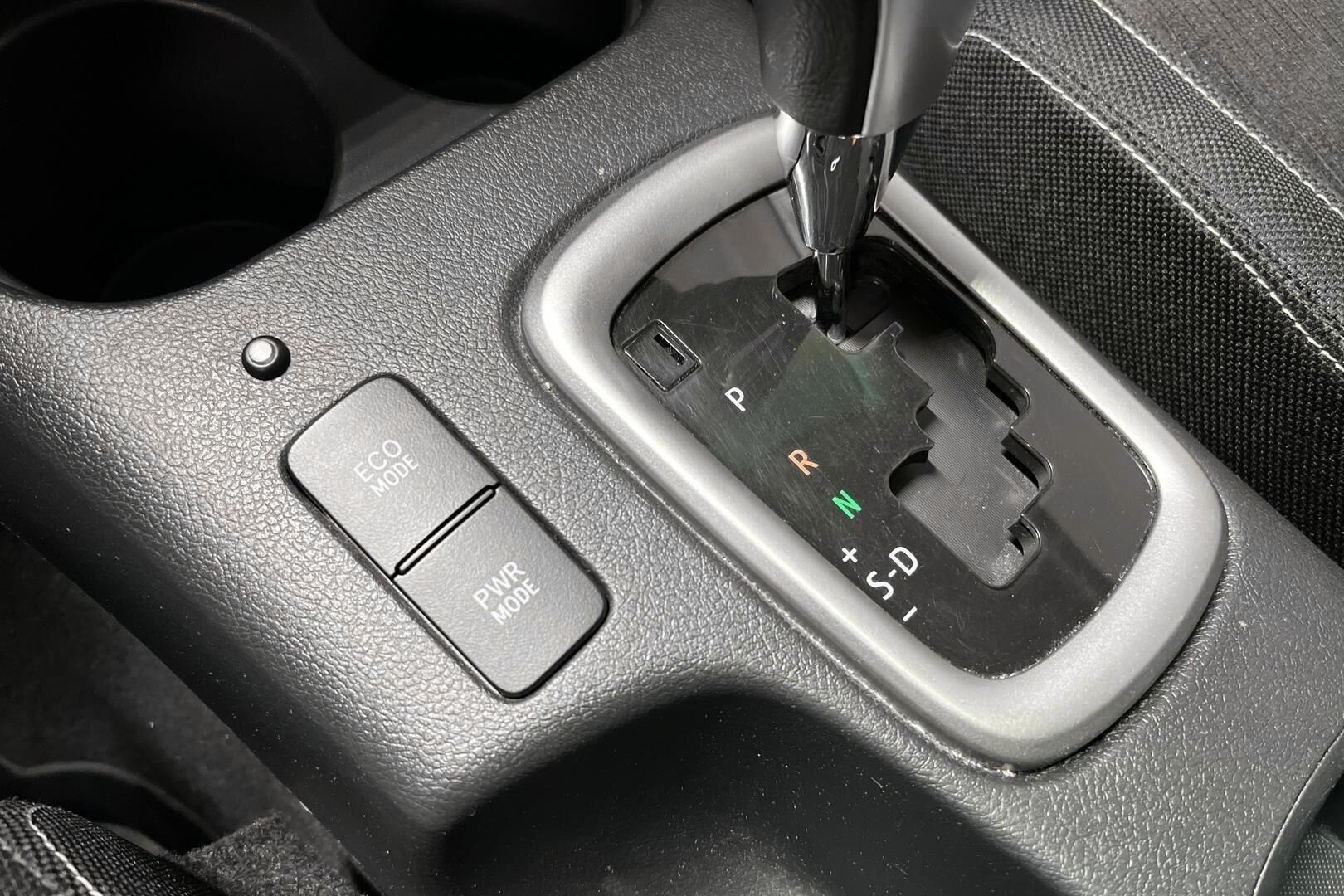 Toyota Hilux iso kuva 17