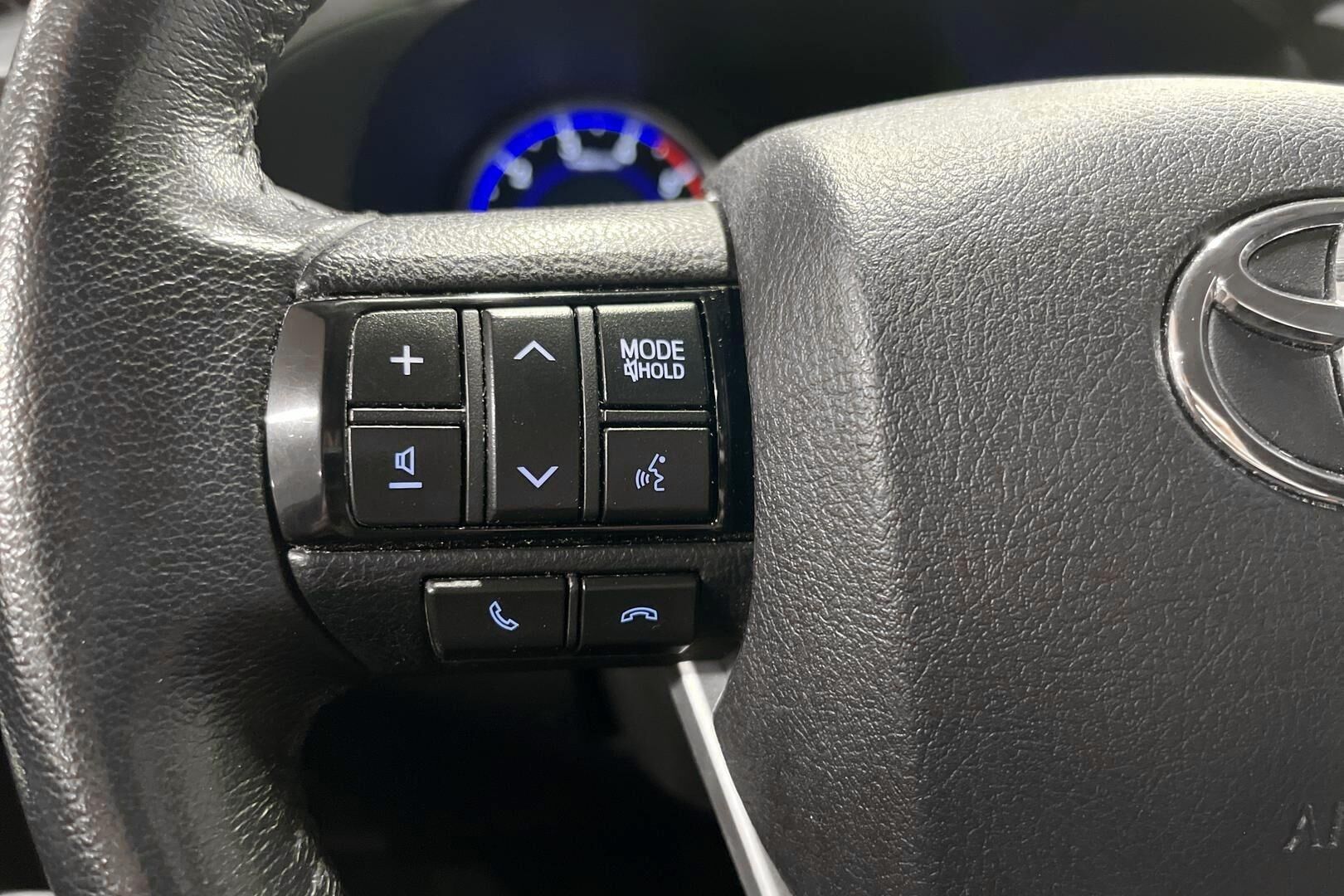 Toyota Hilux iso kuva 18