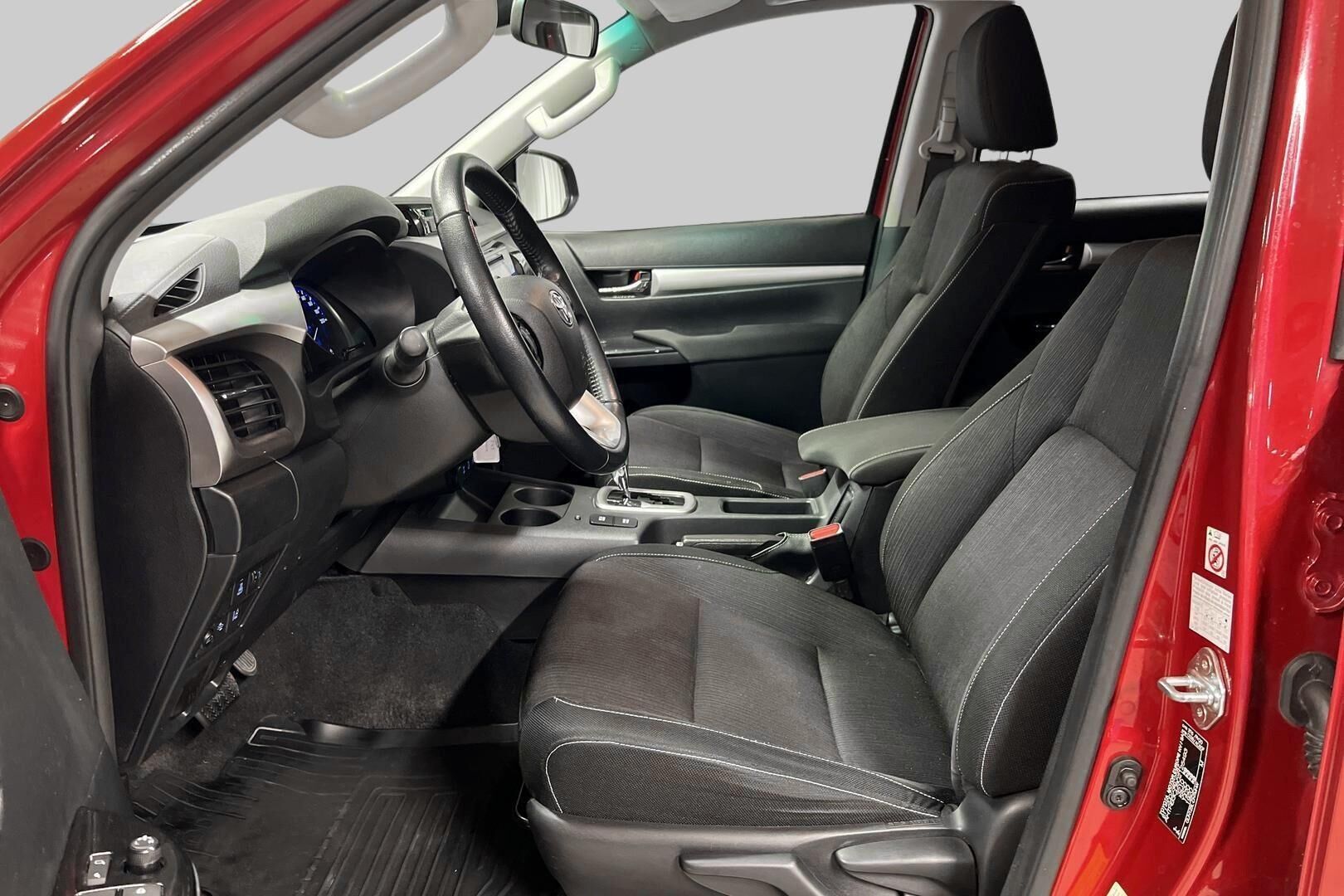 Toyota Hilux iso kuva 8