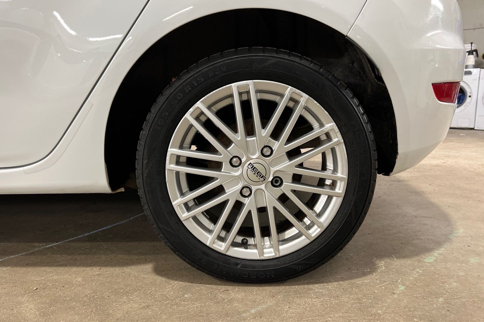 Ford Fiesta iso kuva 11