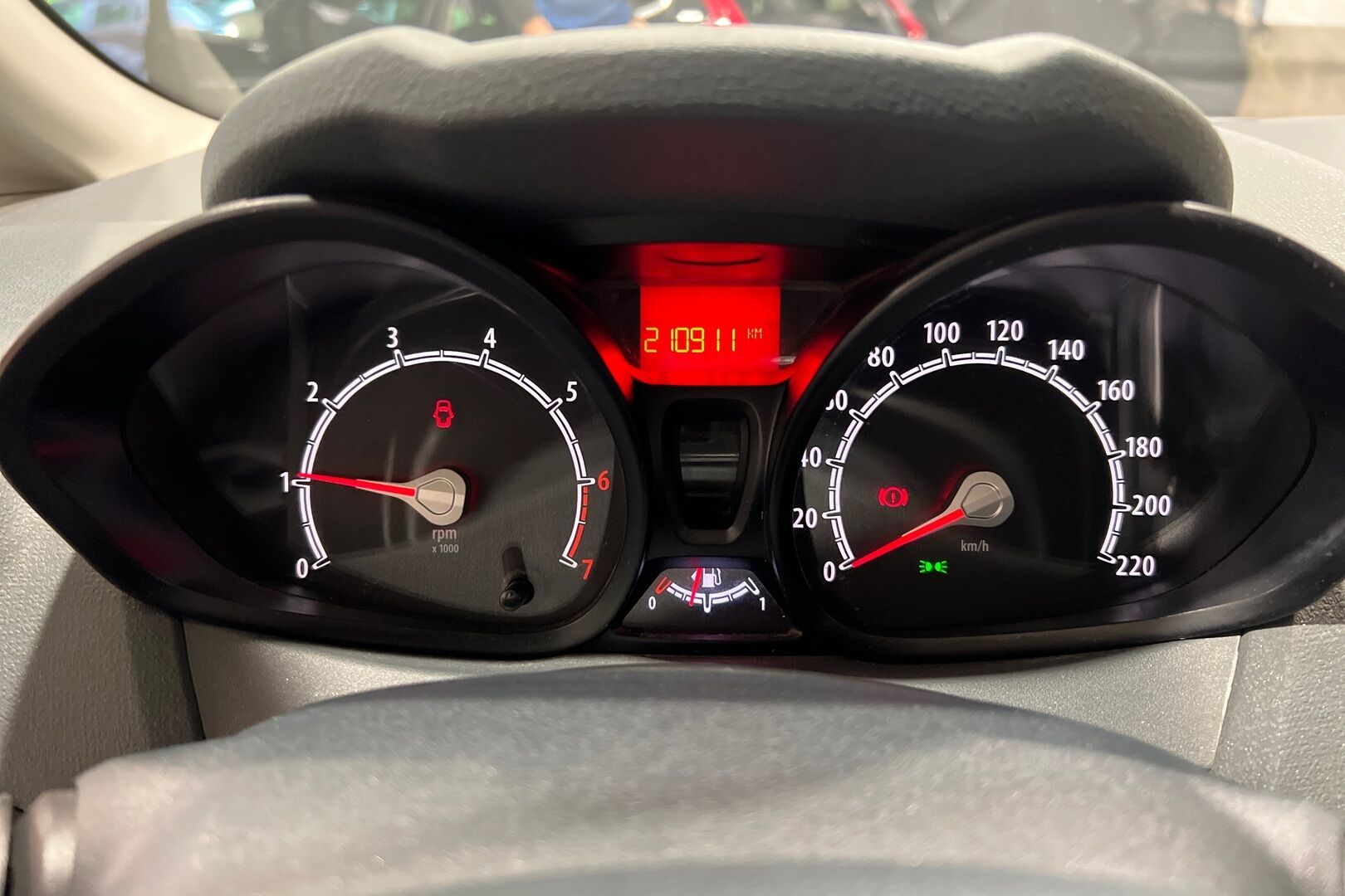 Ford Fiesta iso kuva 12