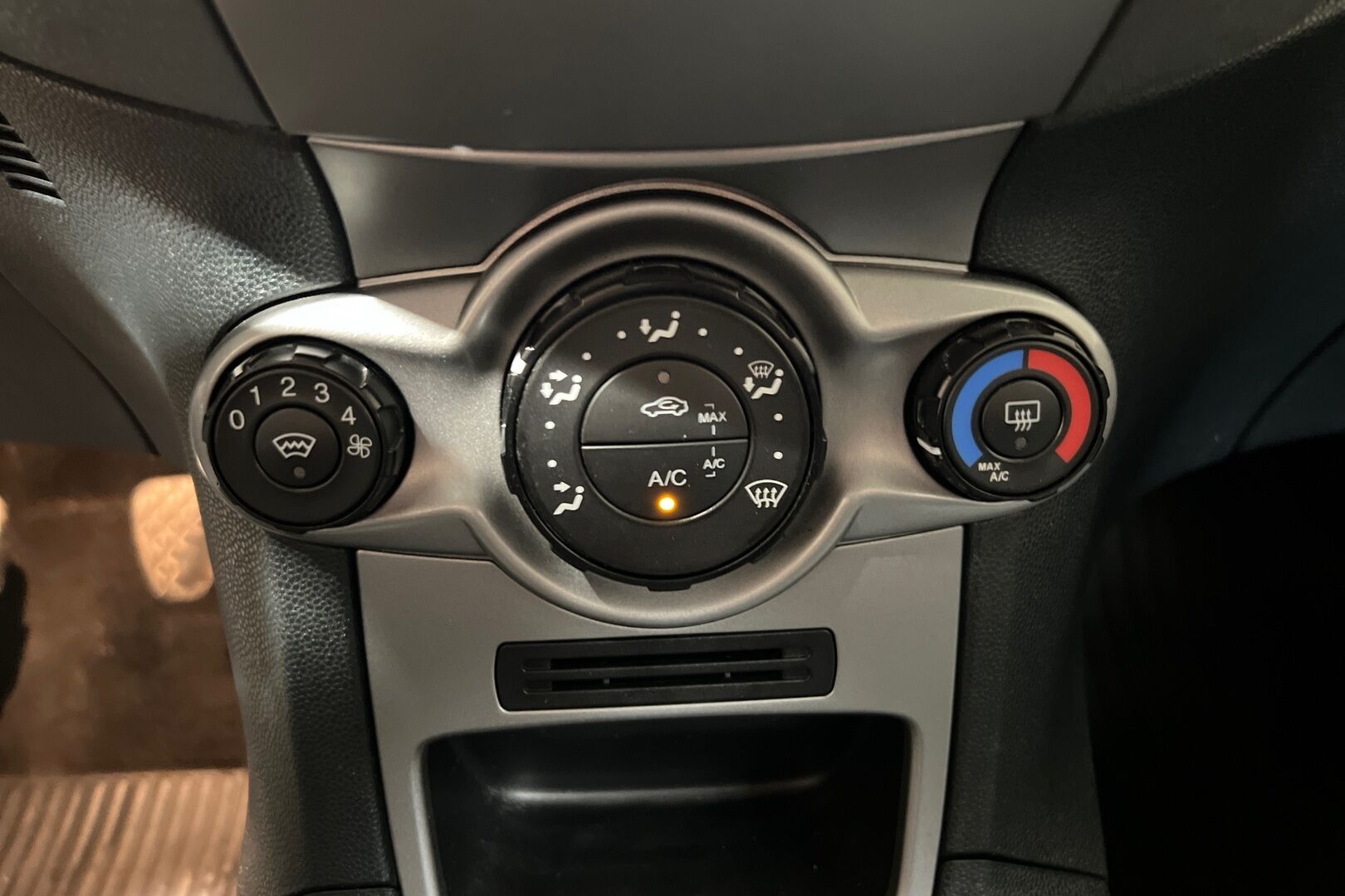 Ford Fiesta iso kuva 13
