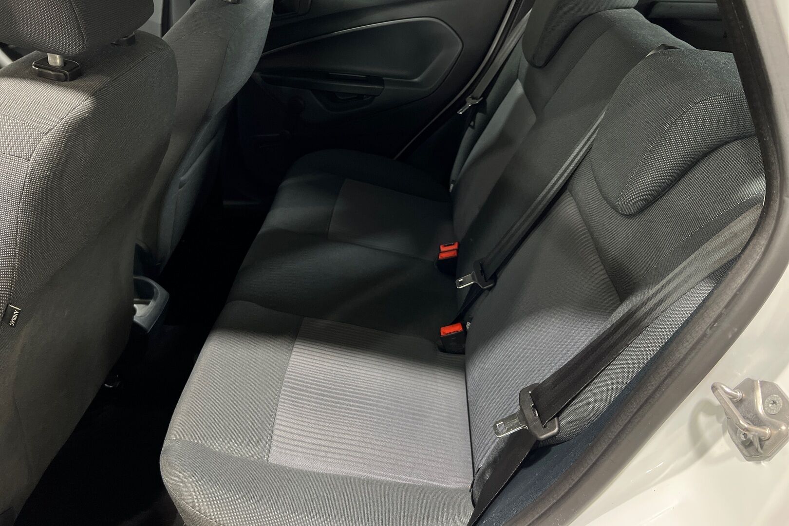 Ford Fiesta iso kuva 6