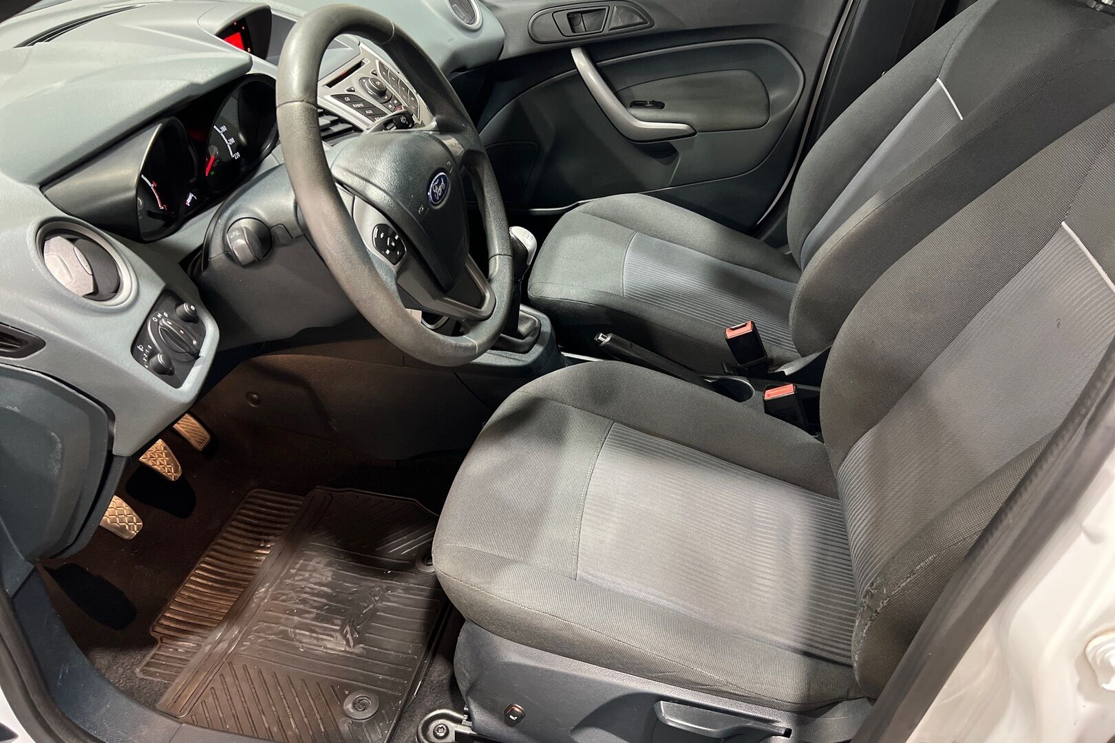 Ford Fiesta iso kuva 7