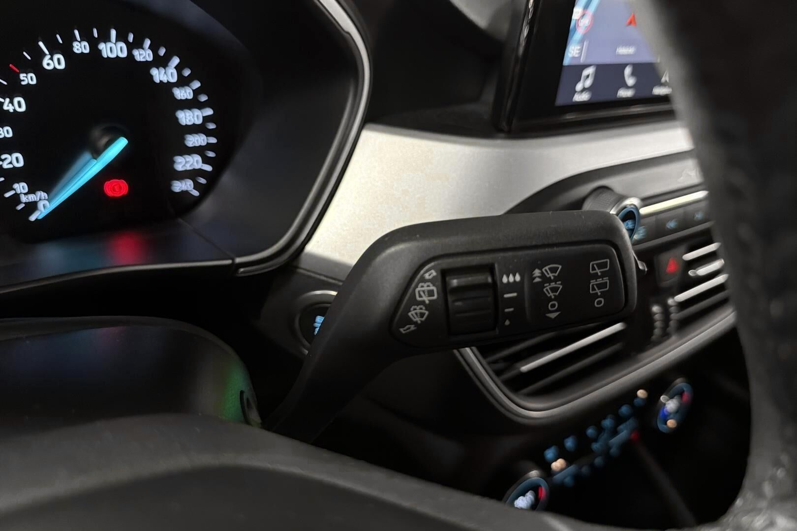 Ford Focus iso kuva 15