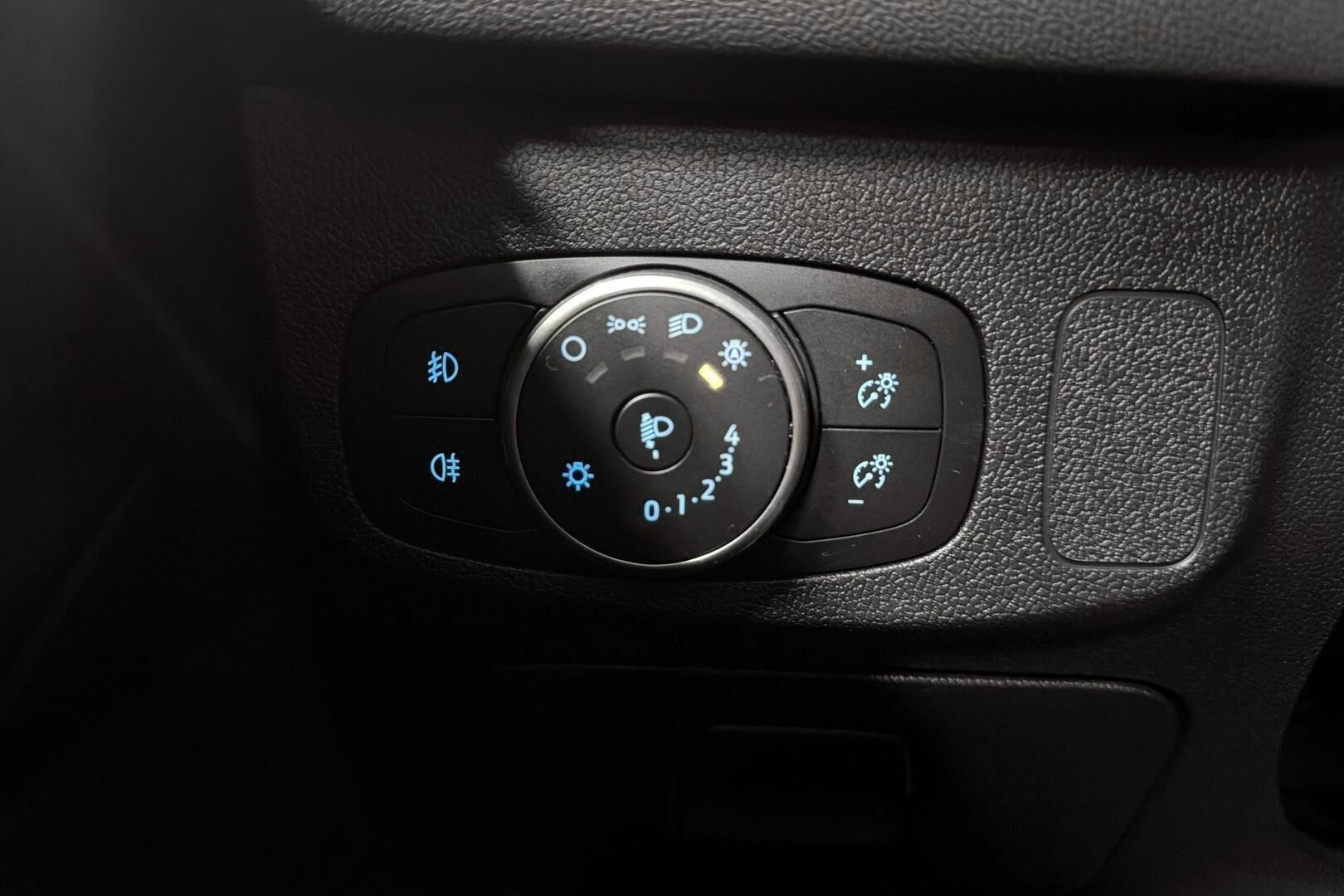 Ford Focus iso kuva 18