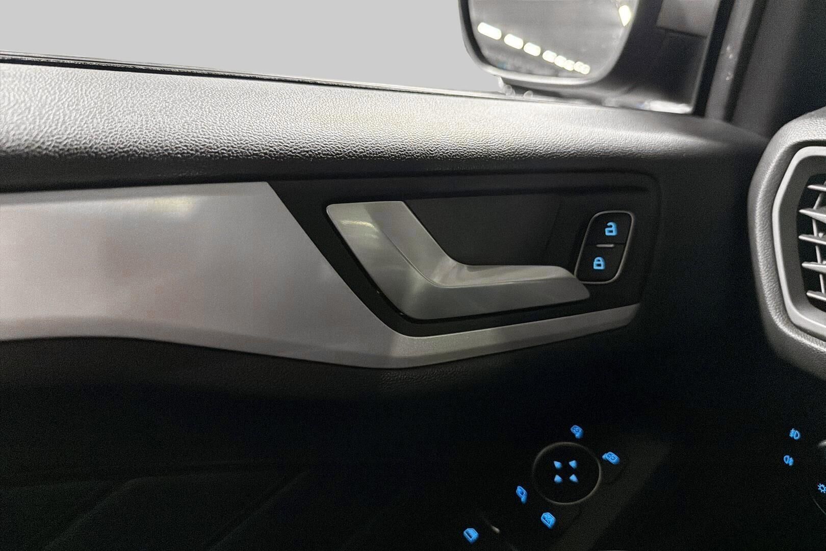Ford Focus iso kuva 19