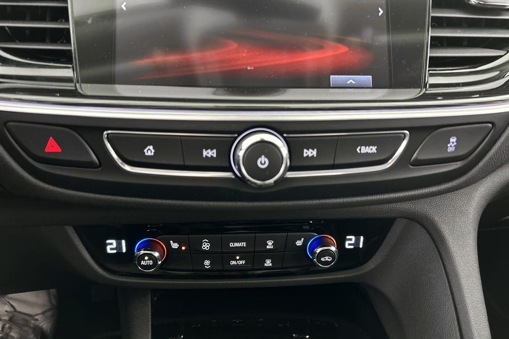 Opel Insignia iso kuva 17