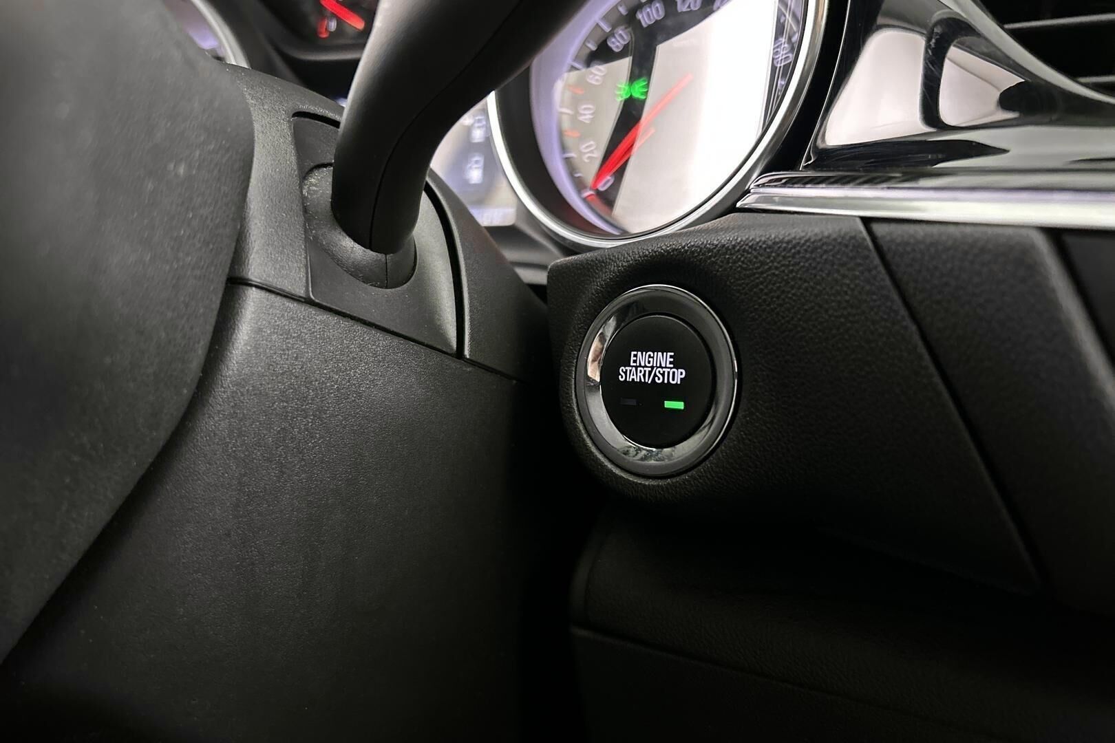Opel Insignia iso kuva 19
