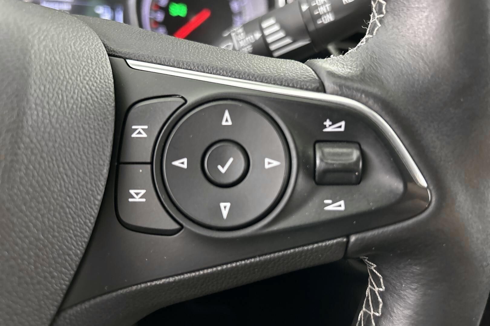 Opel Insignia iso kuva 20