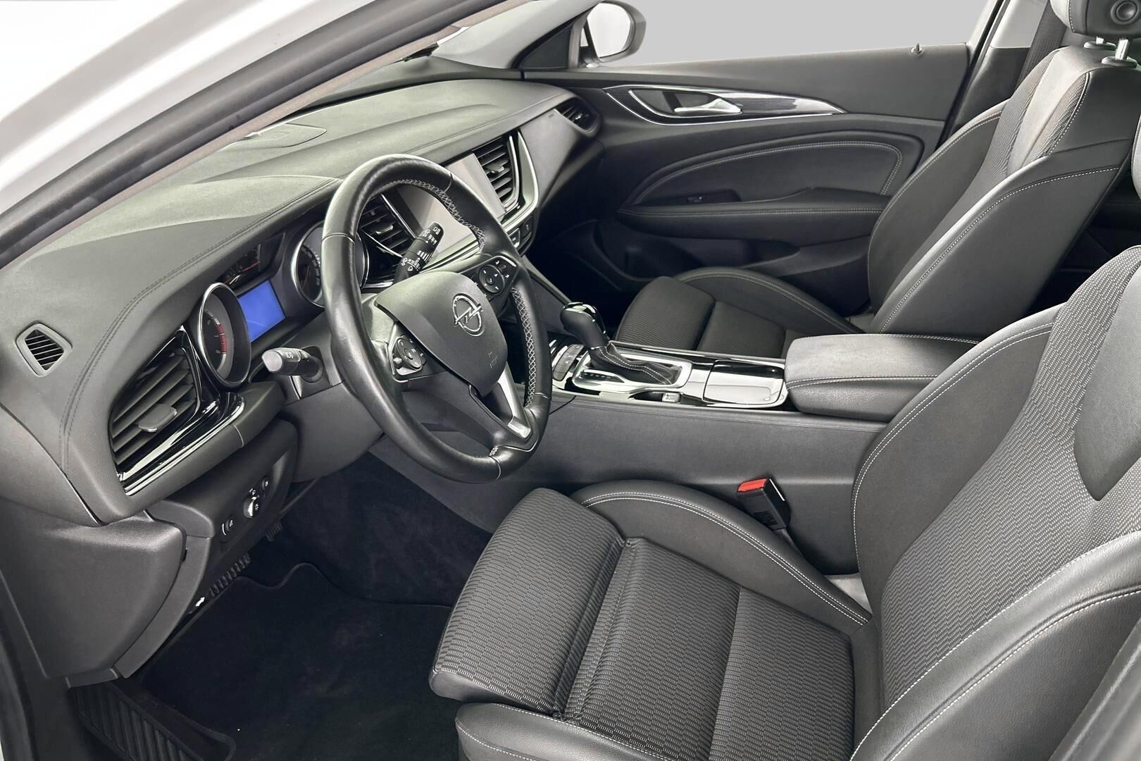 Opel Insignia iso kuva 8