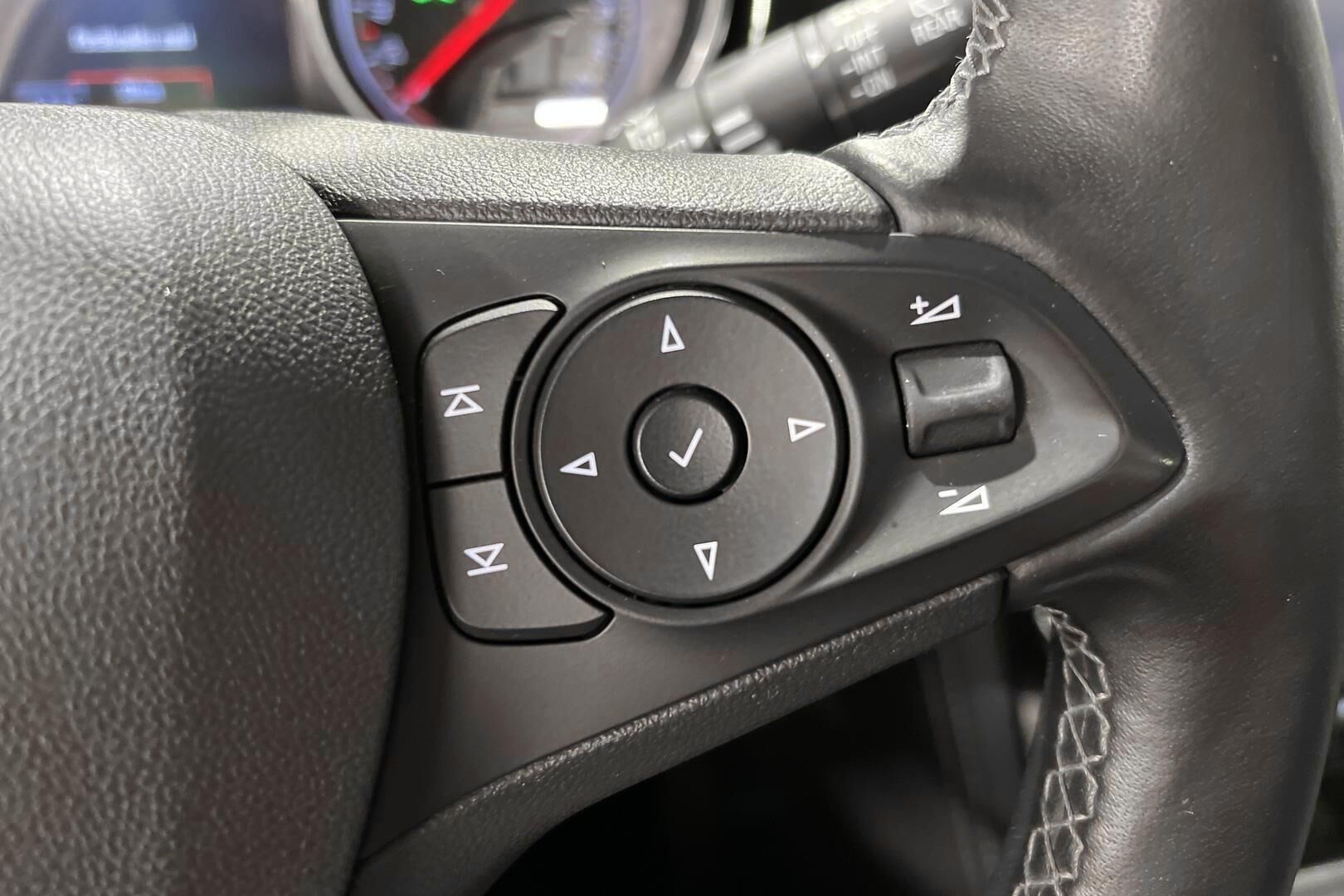 Opel Astra iso kuva 15