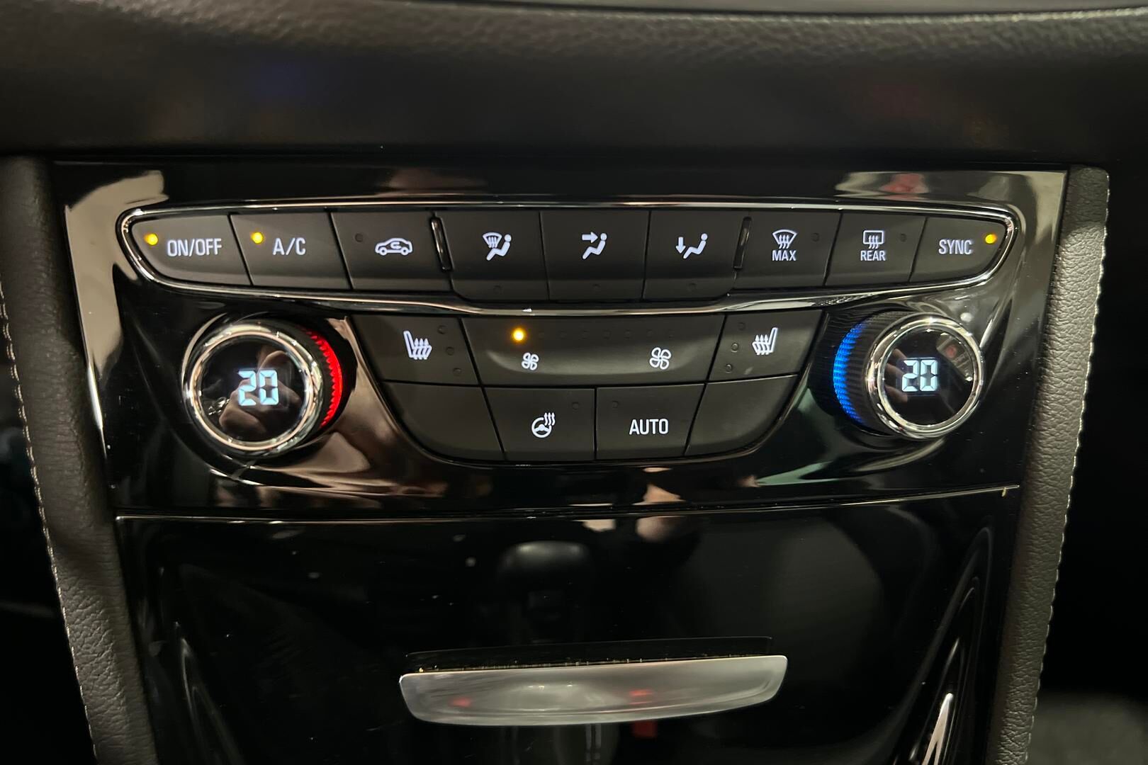 Opel Astra iso kuva 17