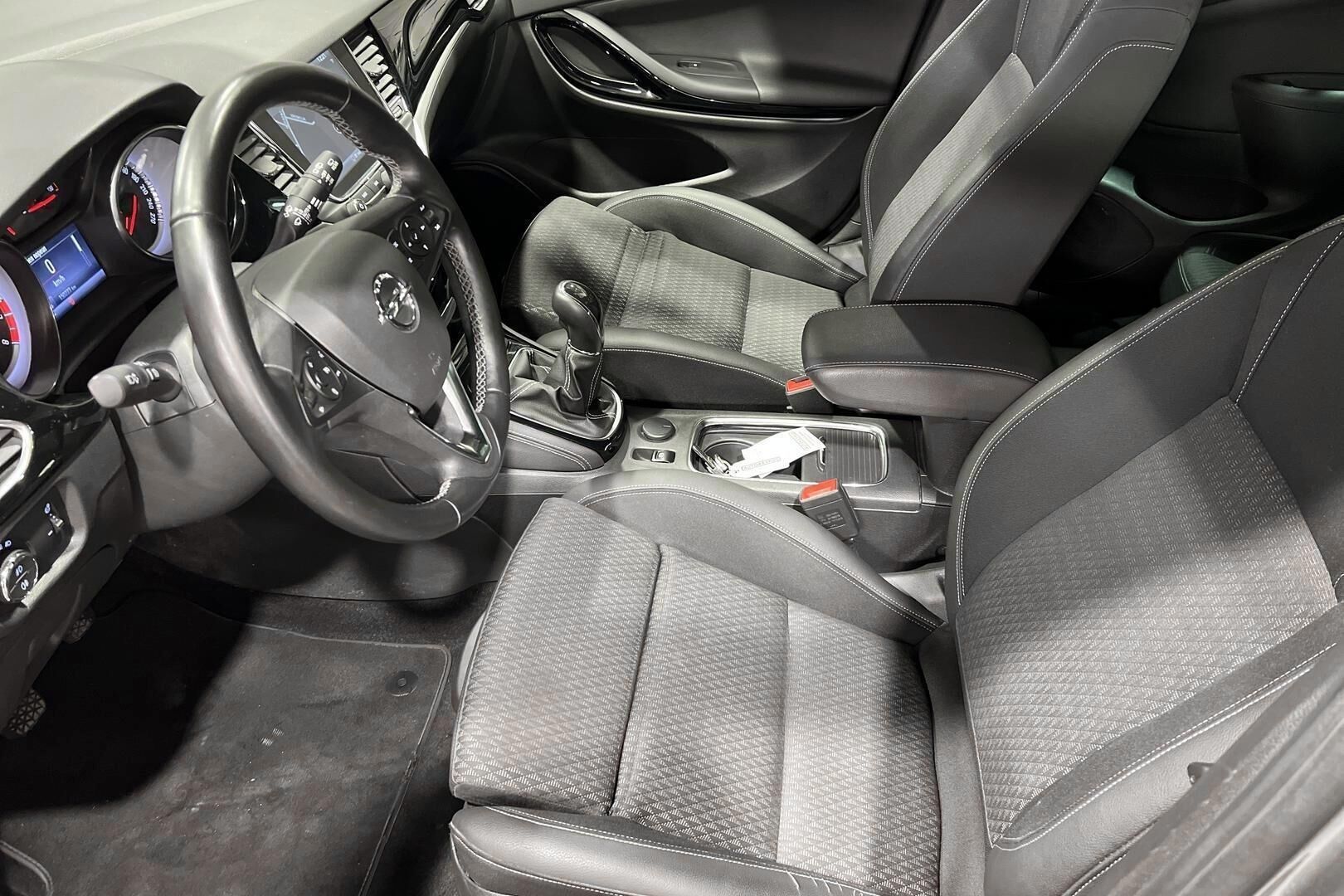 Opel Astra iso kuva 9