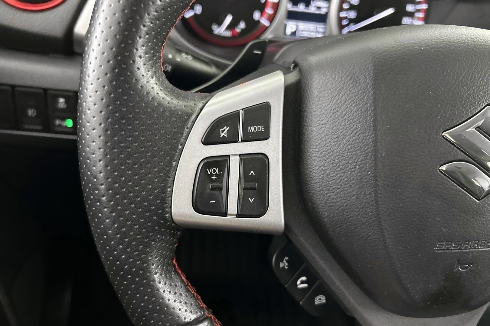 Suzuki Vitara iso kuva 25