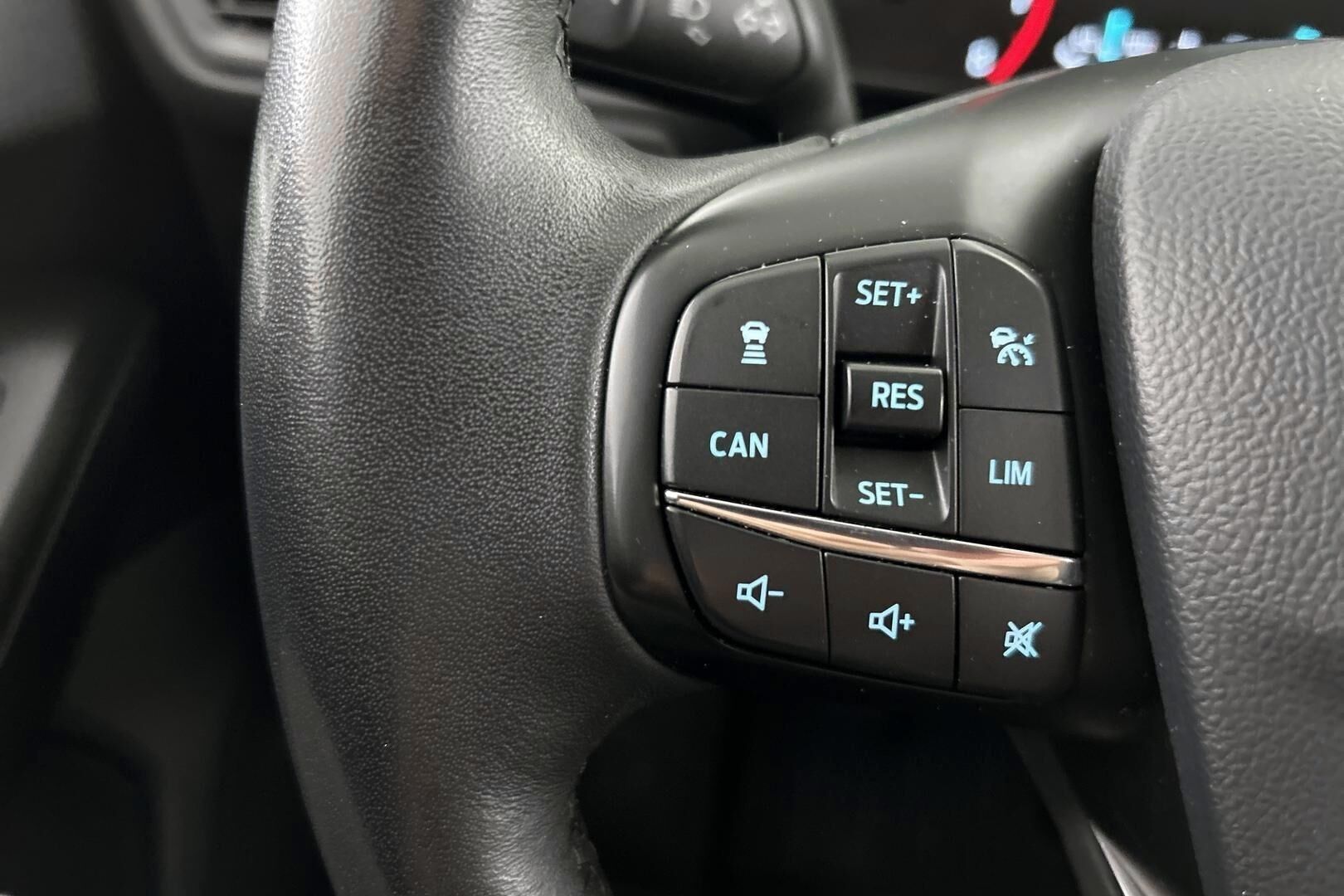 Ford Focus iso kuva 25