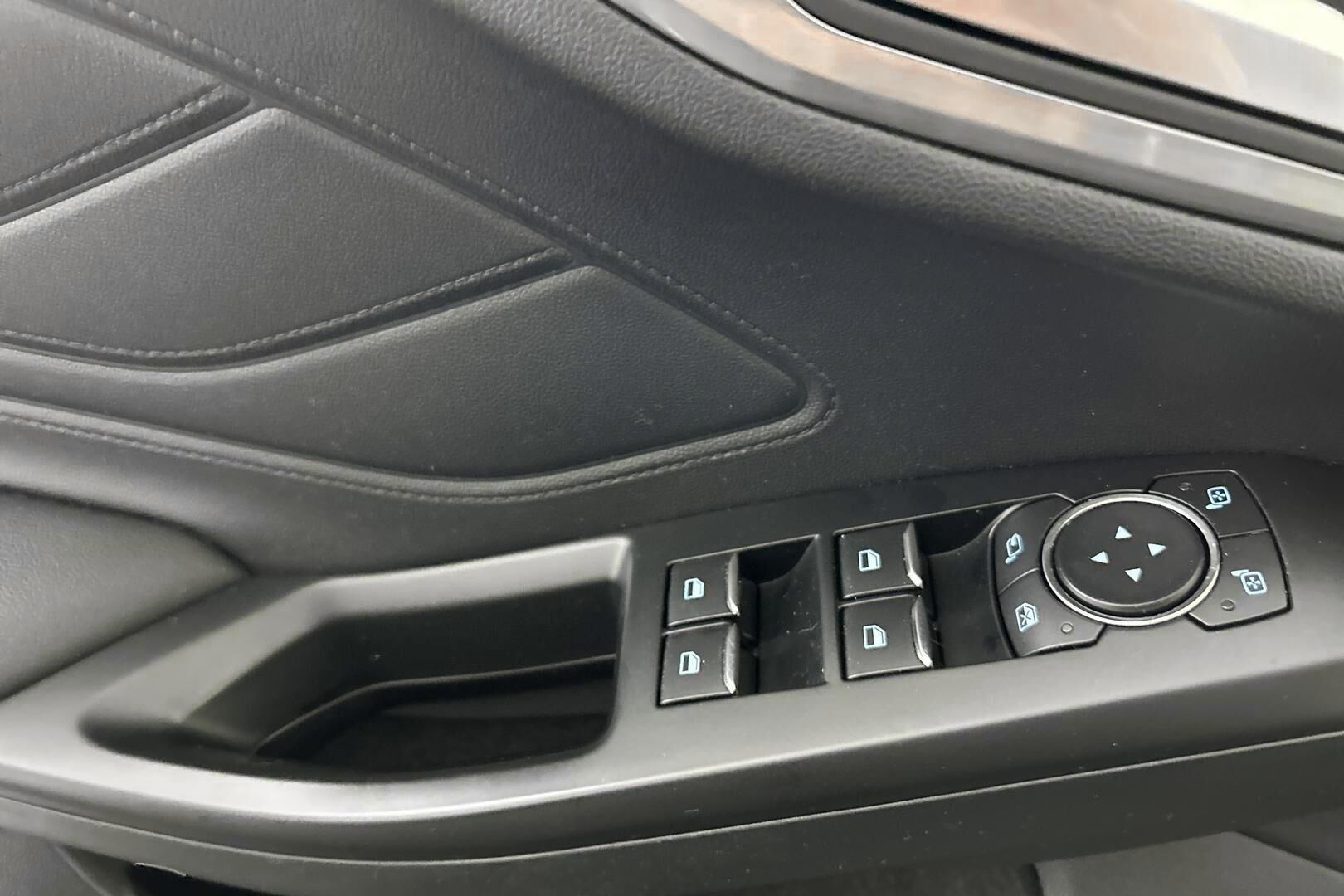 Ford Focus iso kuva 29