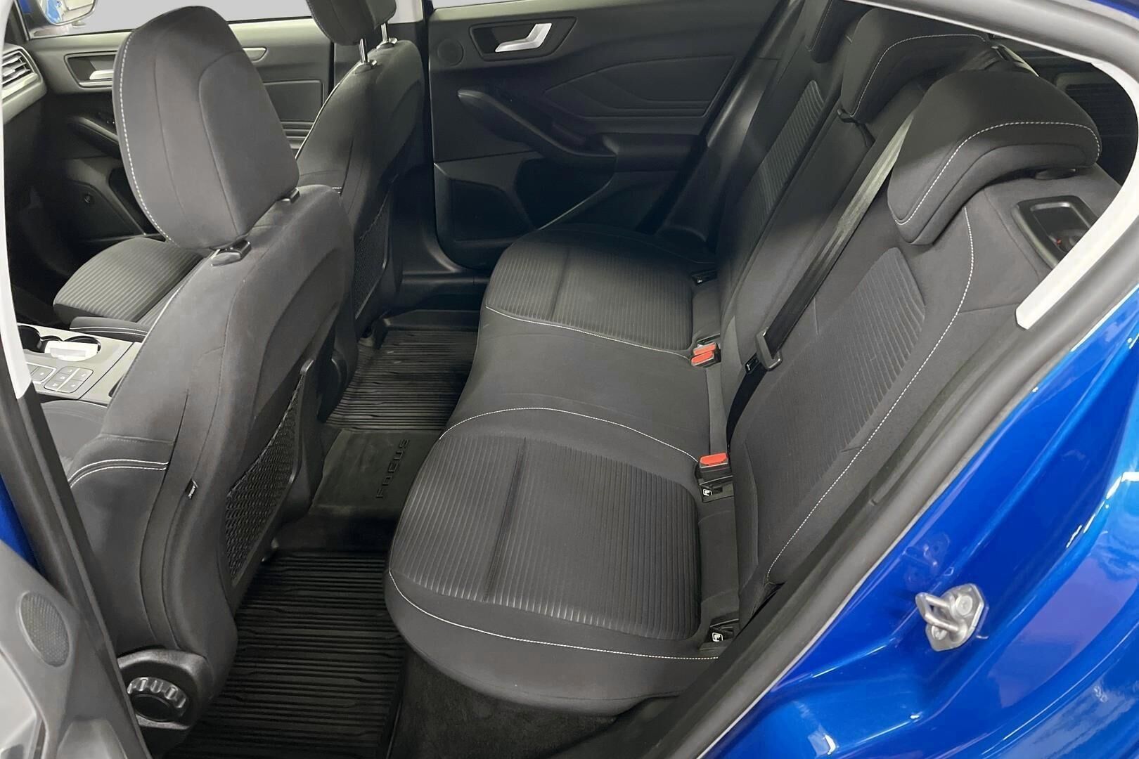 Ford Focus iso kuva 9