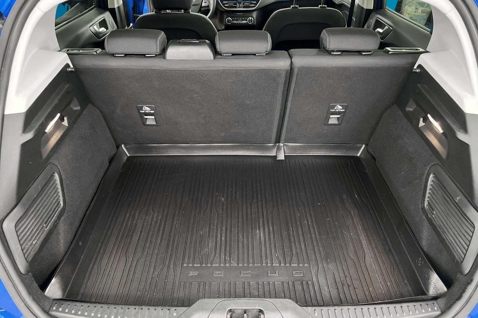 Ford Focus iso kuva 11