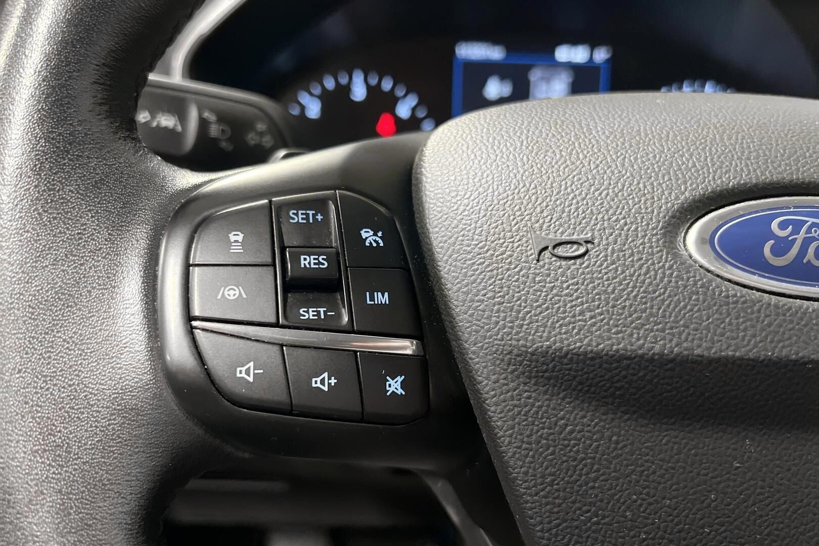 Ford Focus iso kuva 17