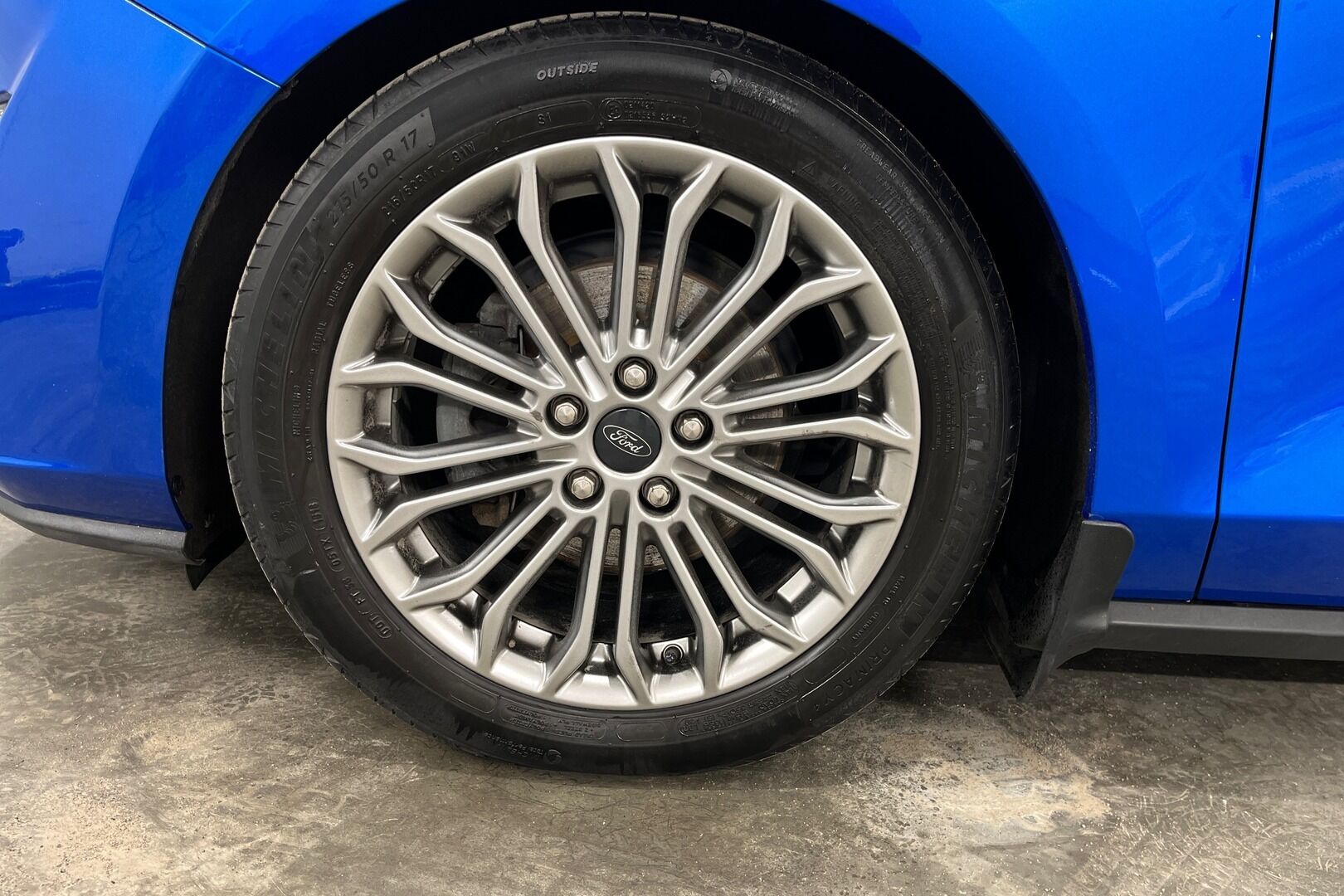 Ford Focus iso kuva 5