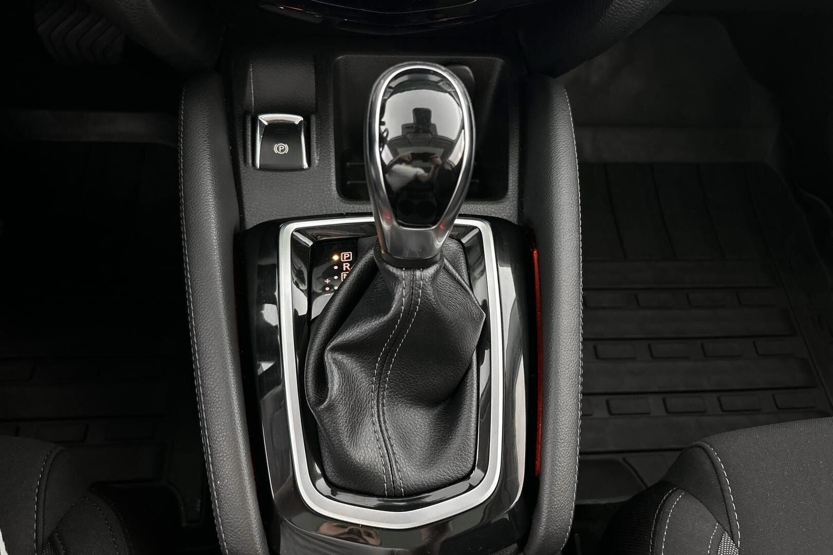 Nissan Qashqai iso kuva 14