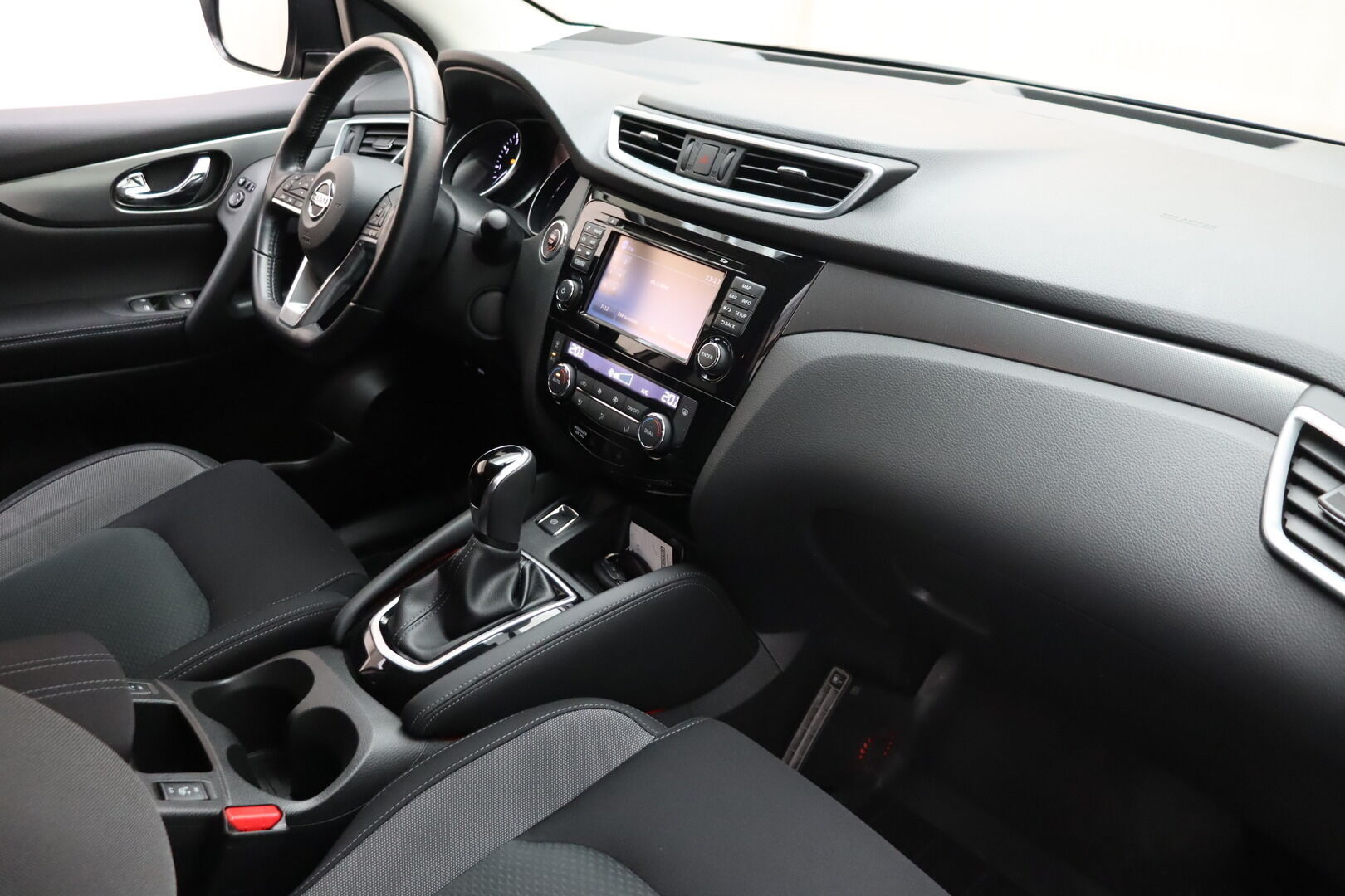 Nissan Qashqai iso kuva 6