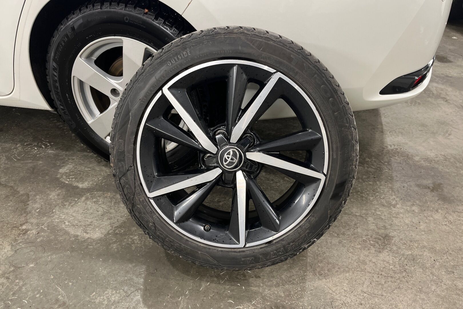 Toyota Auris iso kuva 11