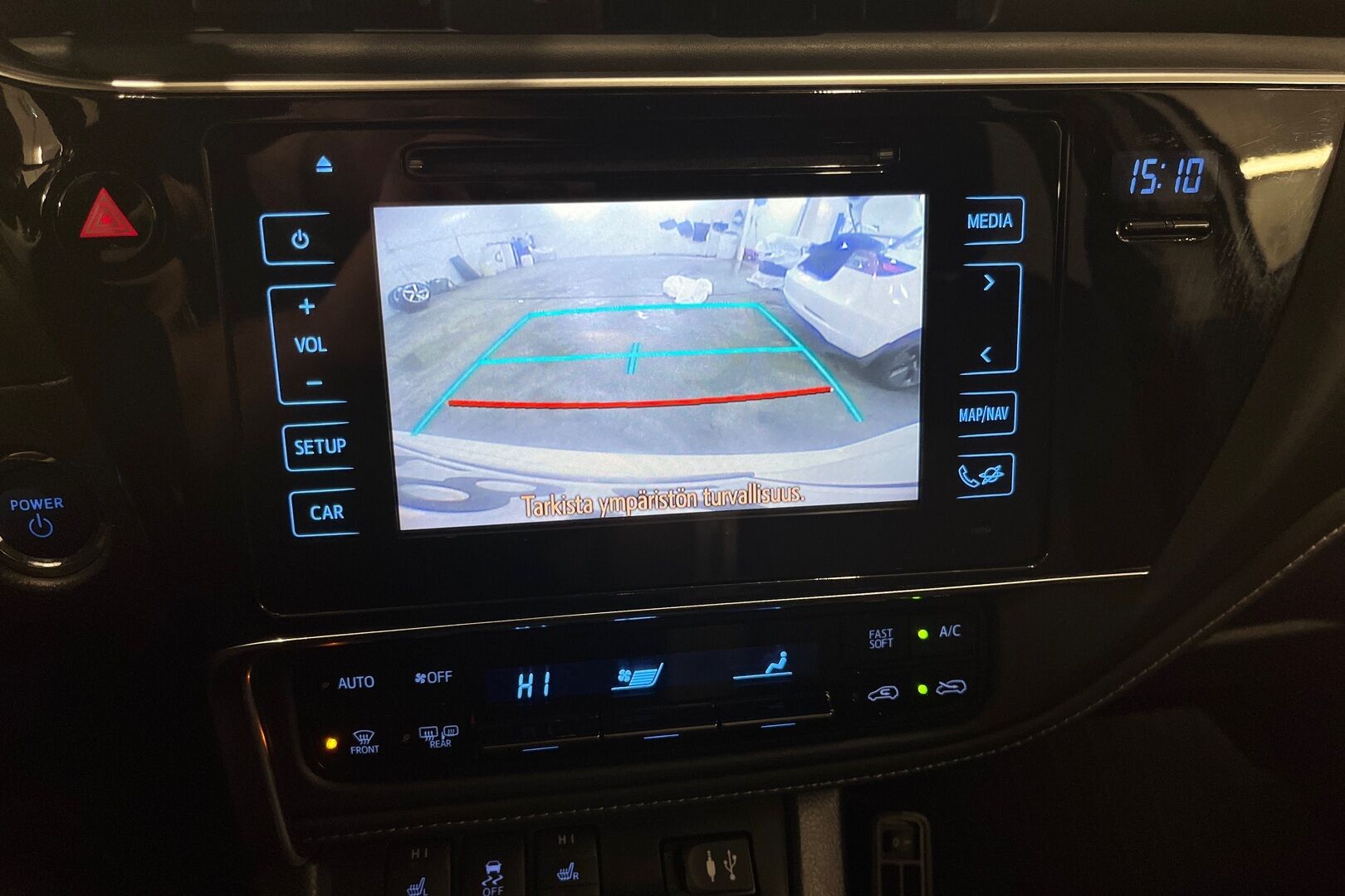 Toyota Auris iso kuva 13