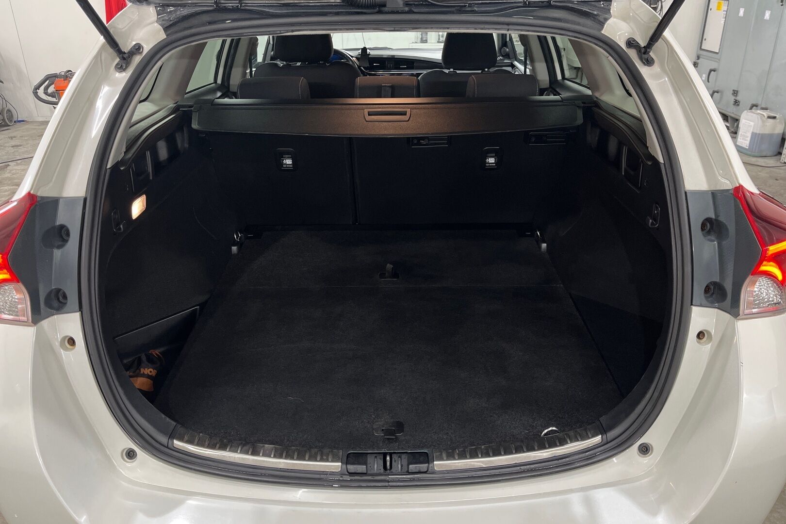Toyota Auris iso kuva 9
