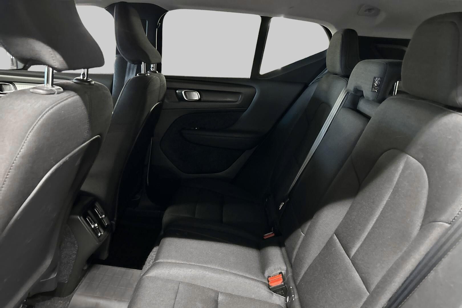 Volvo XC40 iso kuva 10