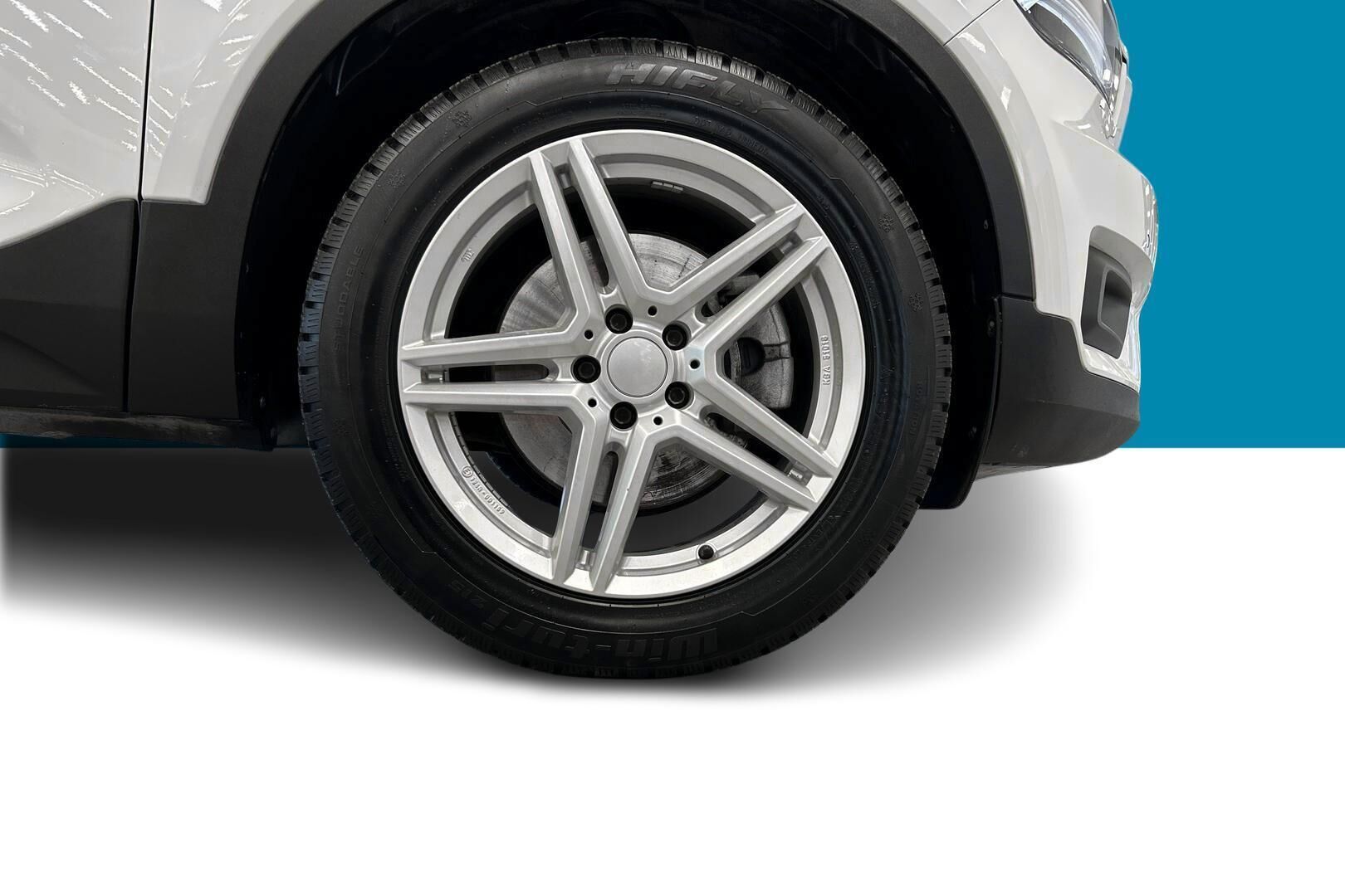 Volvo XC40 iso kuva 8