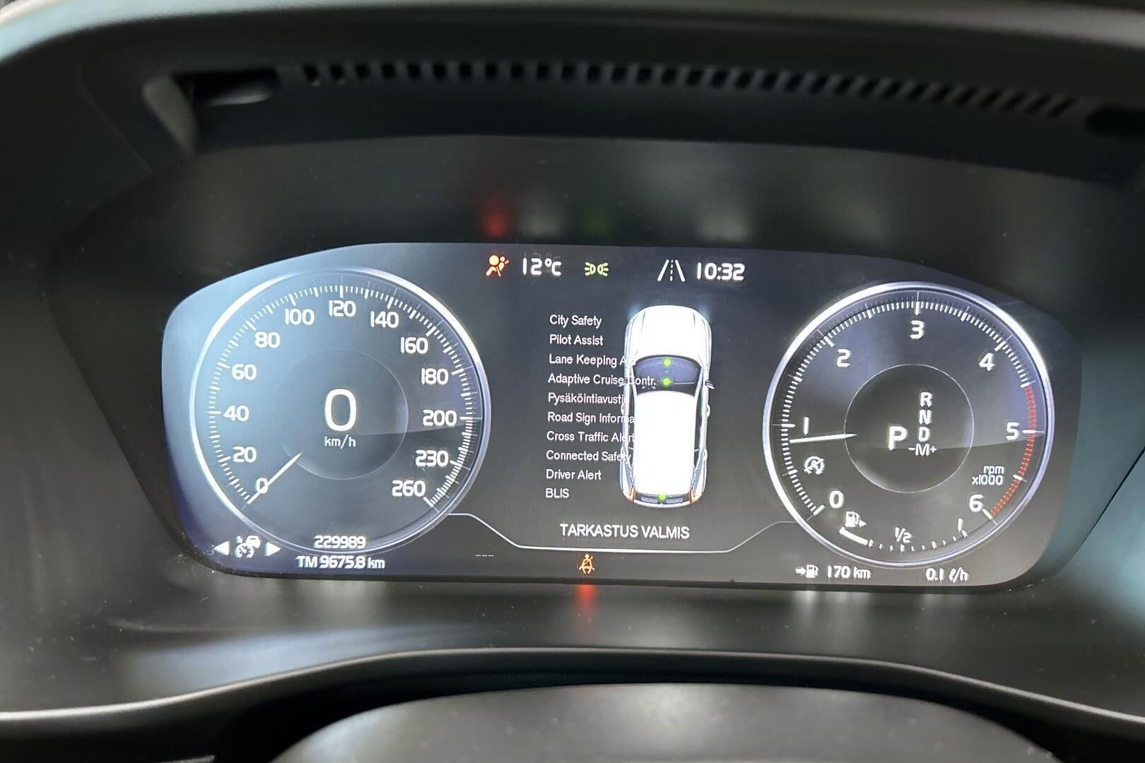 Volvo XC40 iso kuva 28