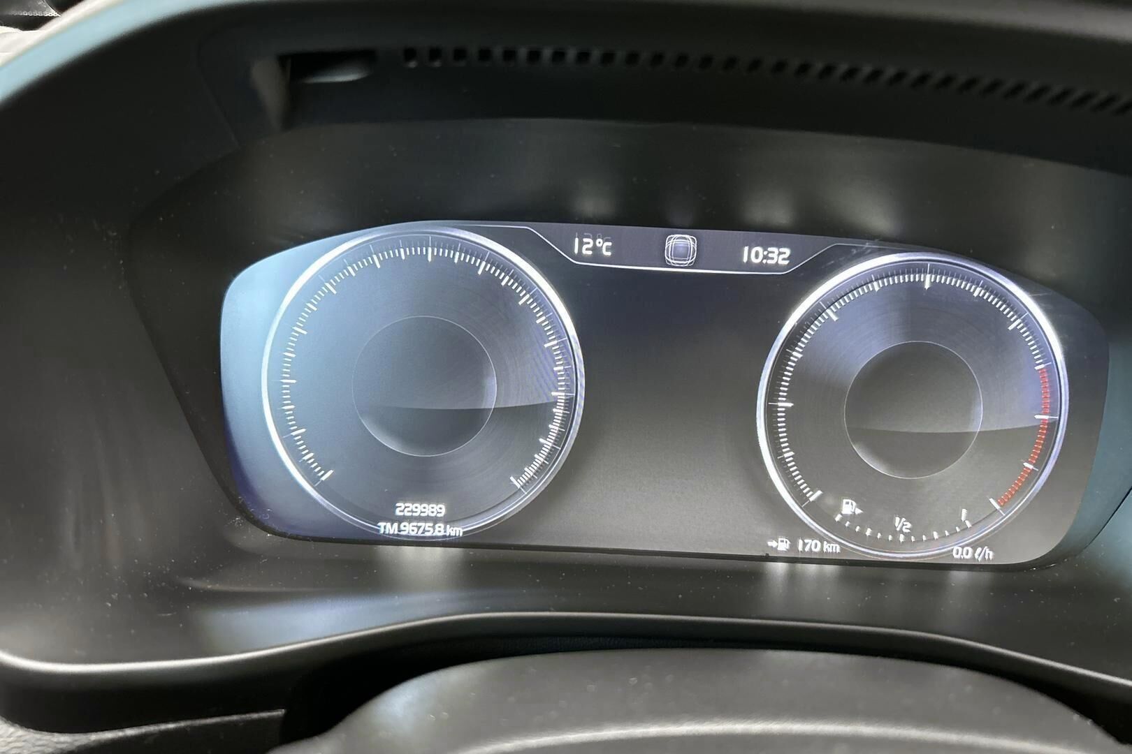 Volvo XC40 iso kuva 9