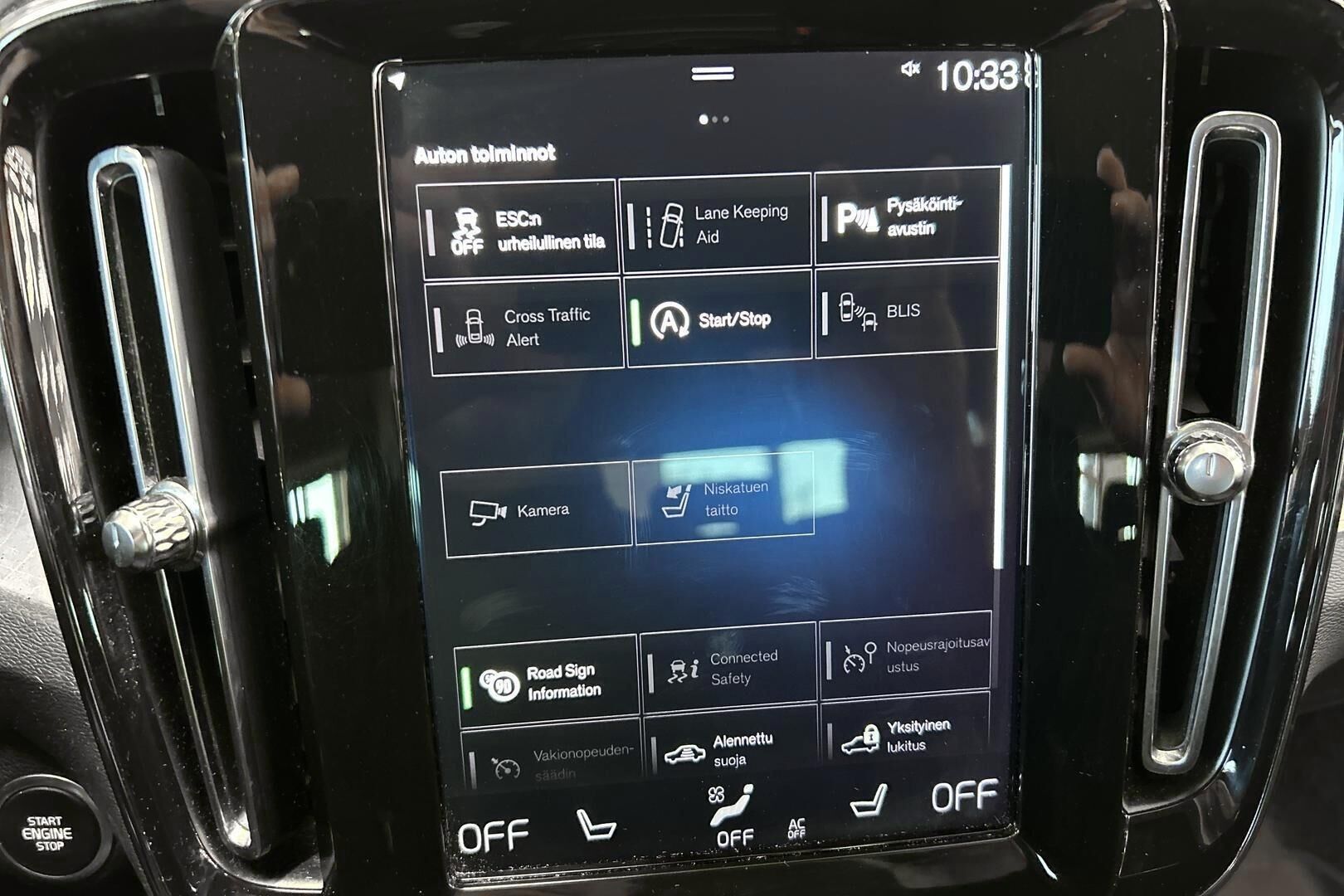 Volvo XC40 iso kuva 10