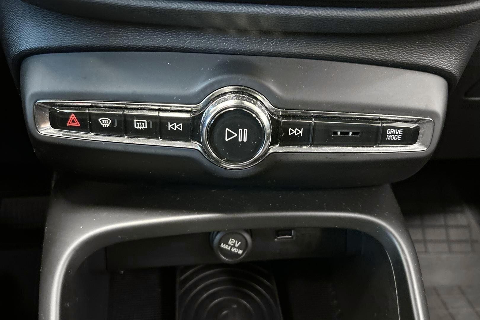 Volvo XC40 iso kuva 29