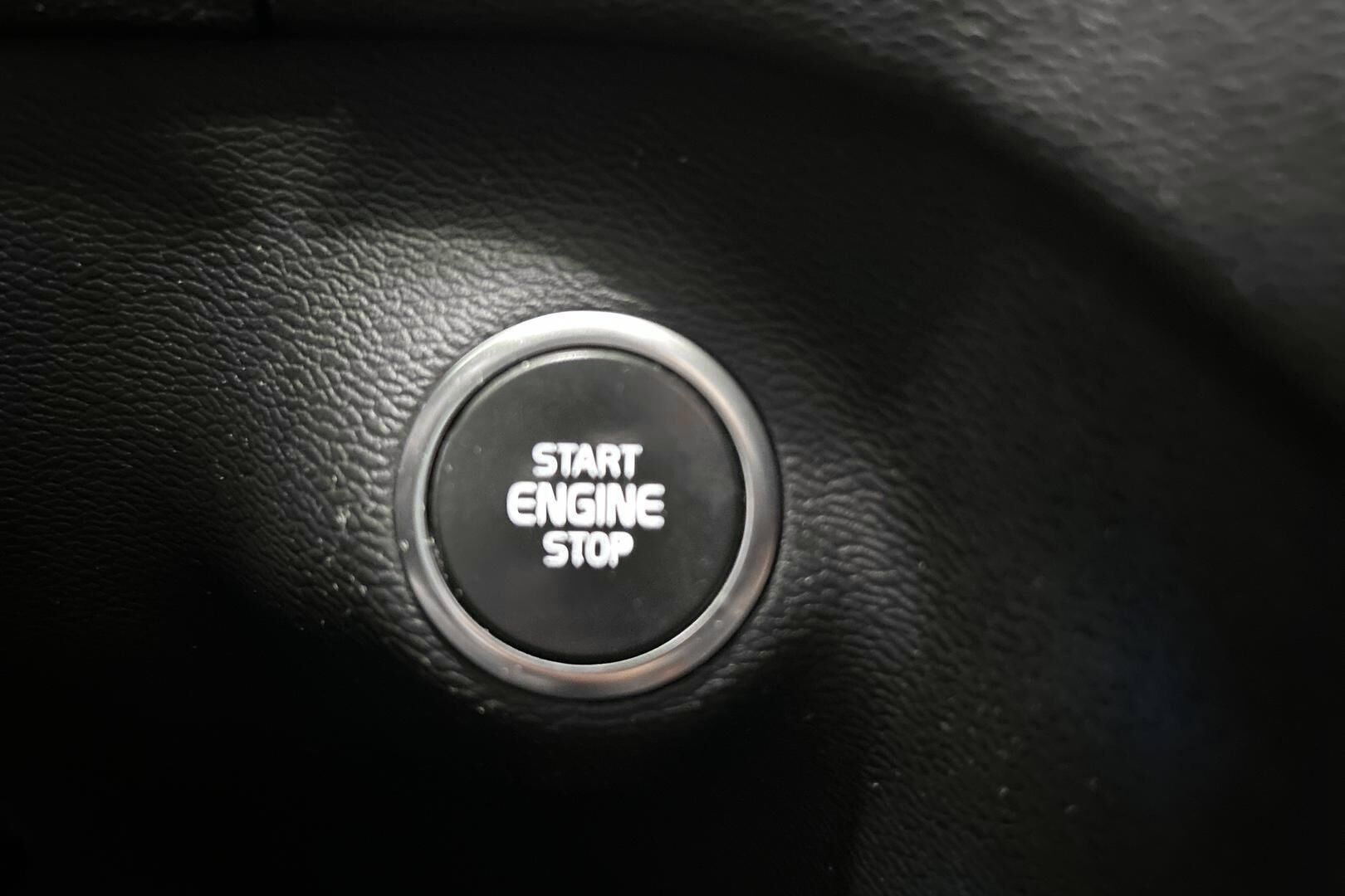 Volvo XC40 iso kuva 14