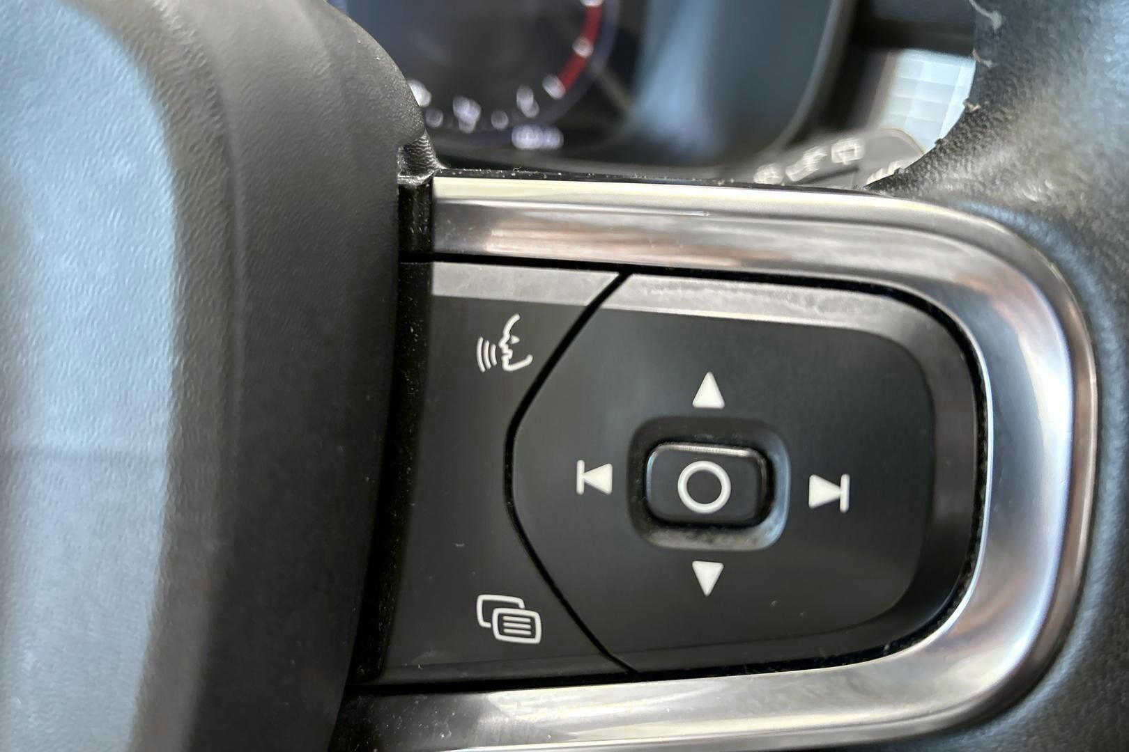 Volvo XC40 iso kuva 31