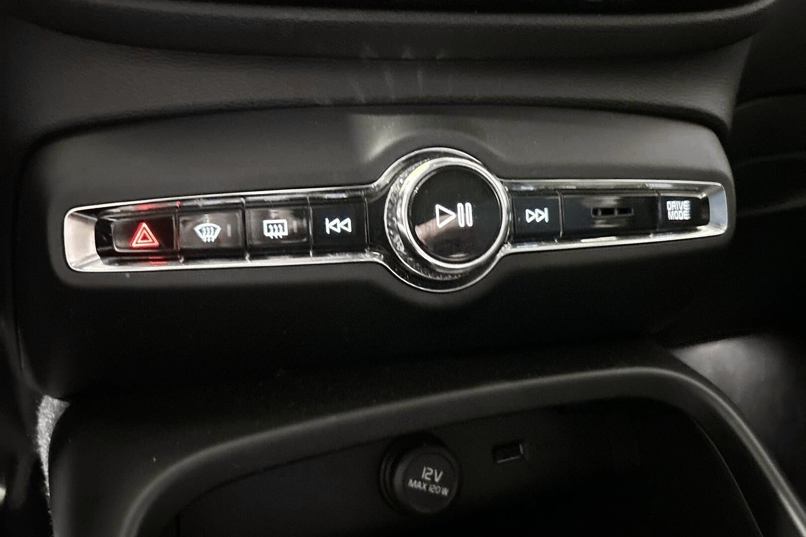 Volvo XC40 iso kuva 22