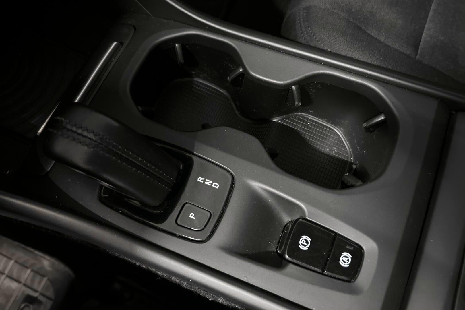 Volvo XC40 iso kuva 23