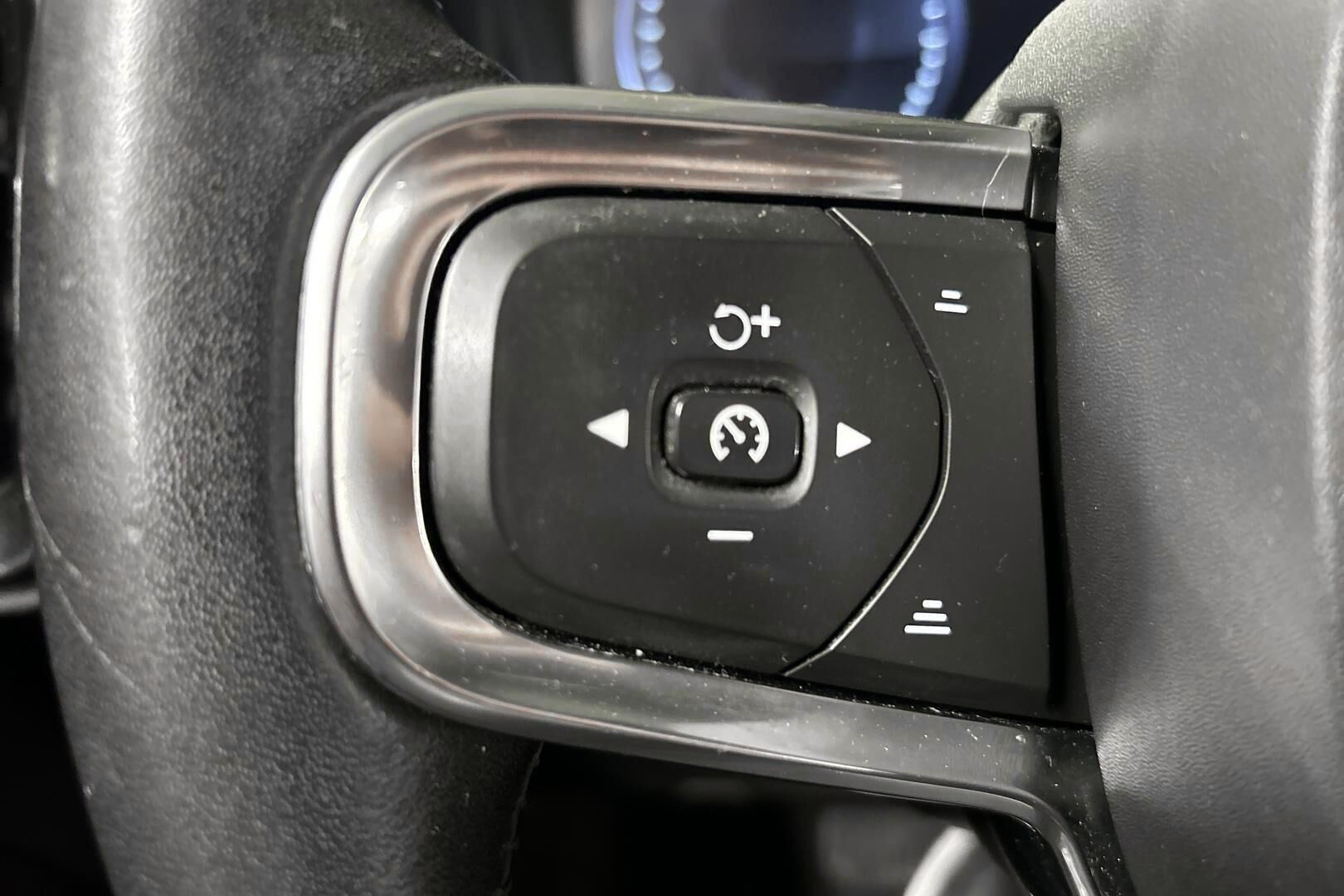 Volvo XC40 iso kuva 25