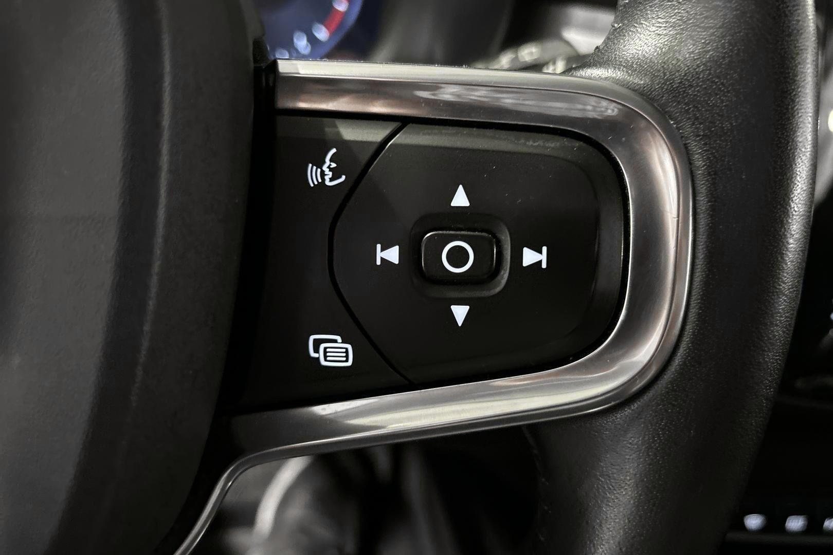 Volvo XC40 iso kuva 26