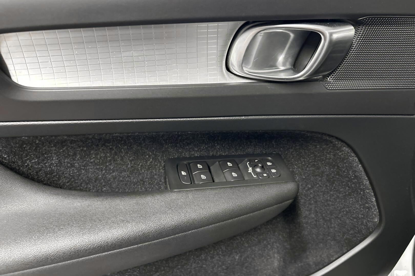 Volvo XC40 iso kuva 27