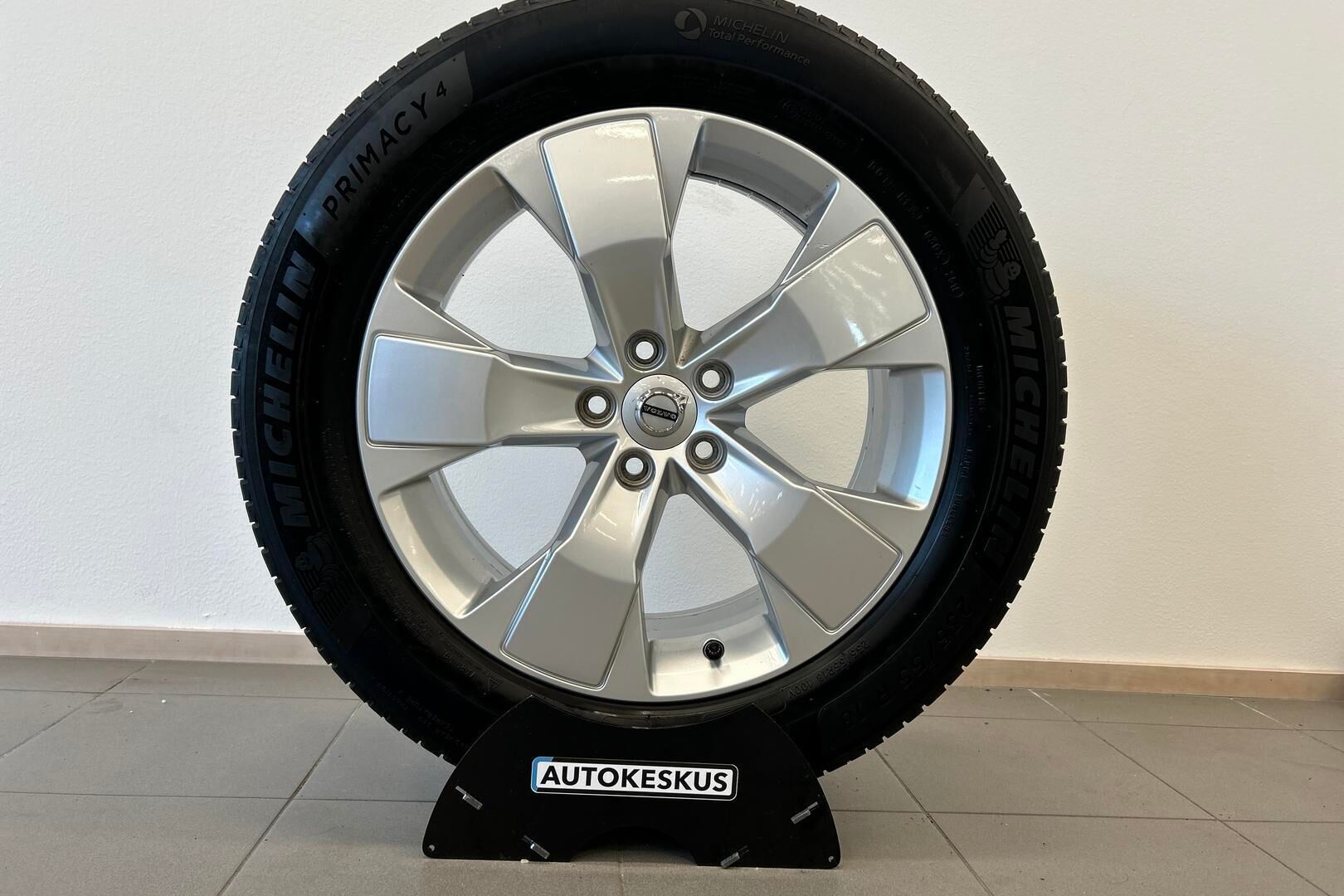 Volvo XC40 iso kuva 22