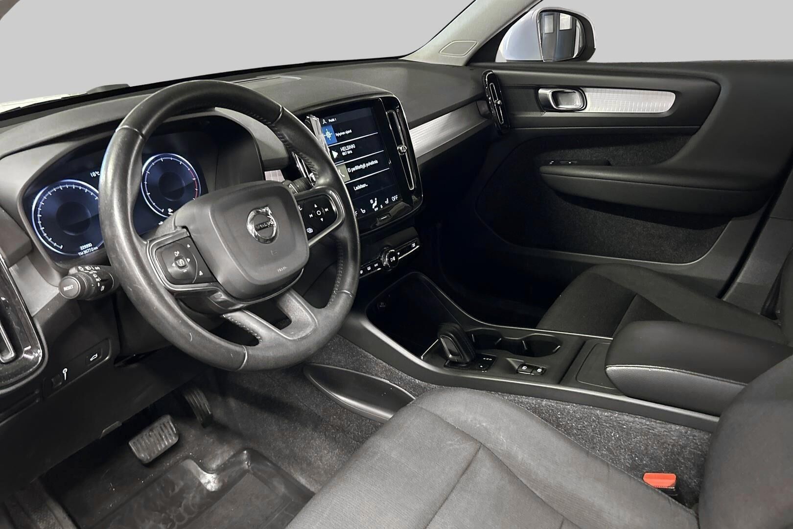 Volvo XC40 iso kuva 9