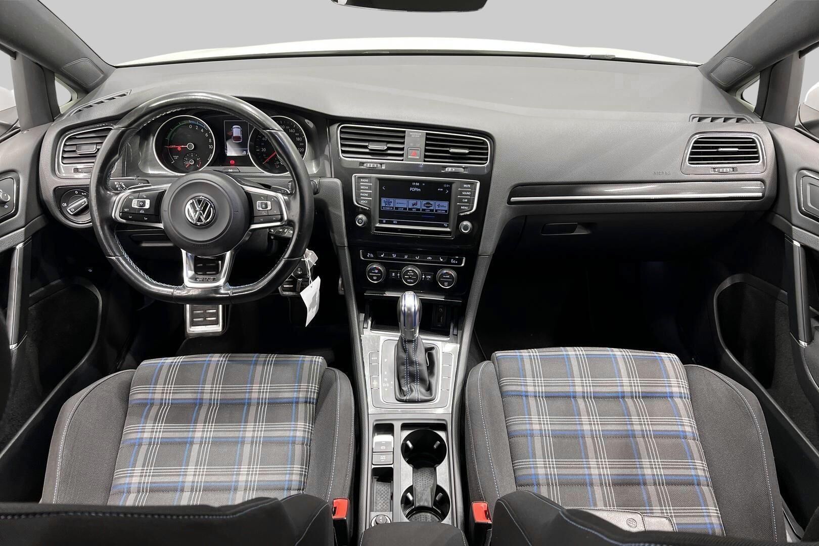 Volkswagen Golf iso kuva 6