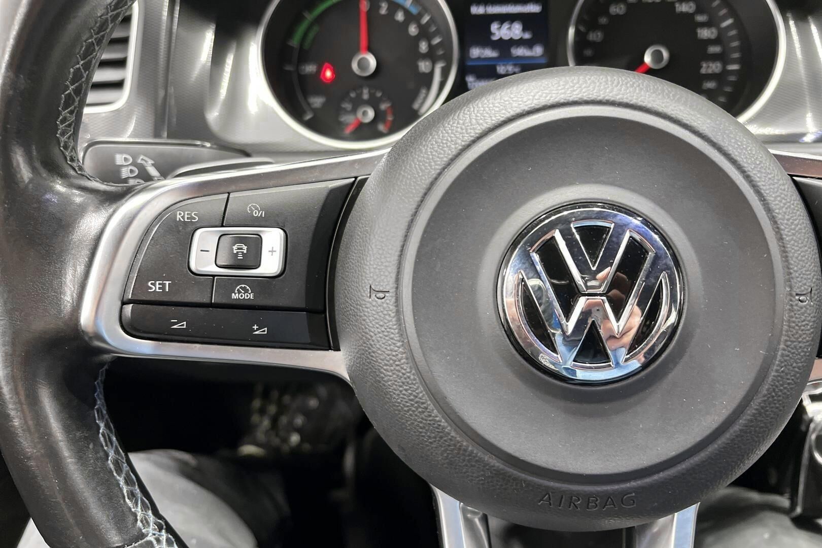 Volkswagen Golf iso kuva 28