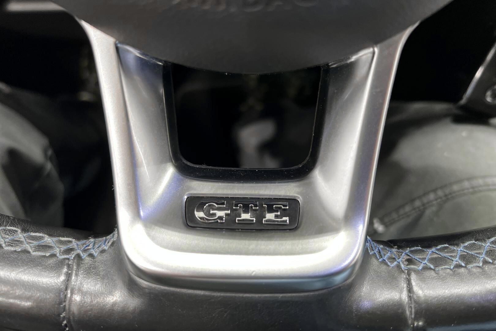 Volkswagen Golf iso kuva 29