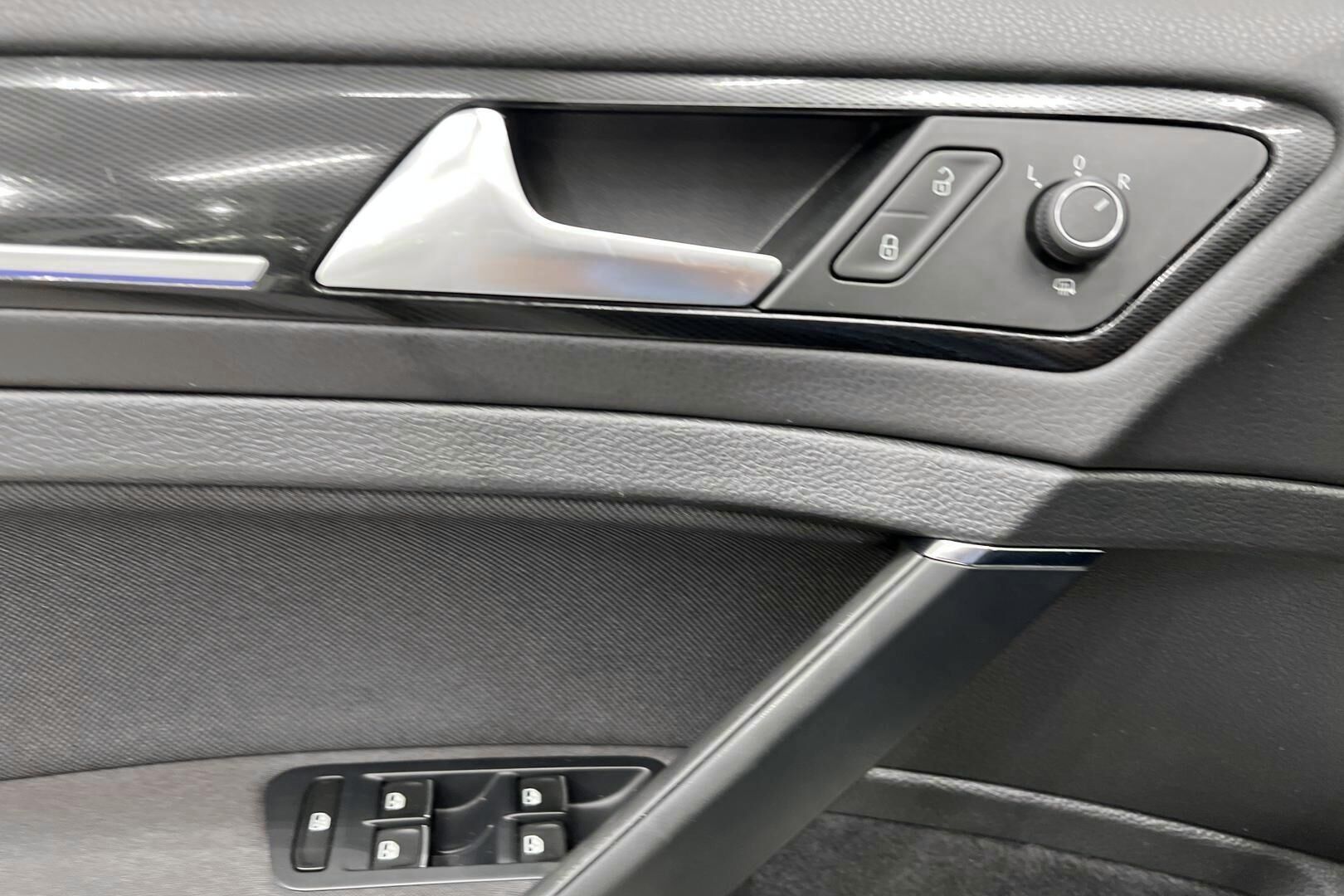 Volkswagen Golf iso kuva 20